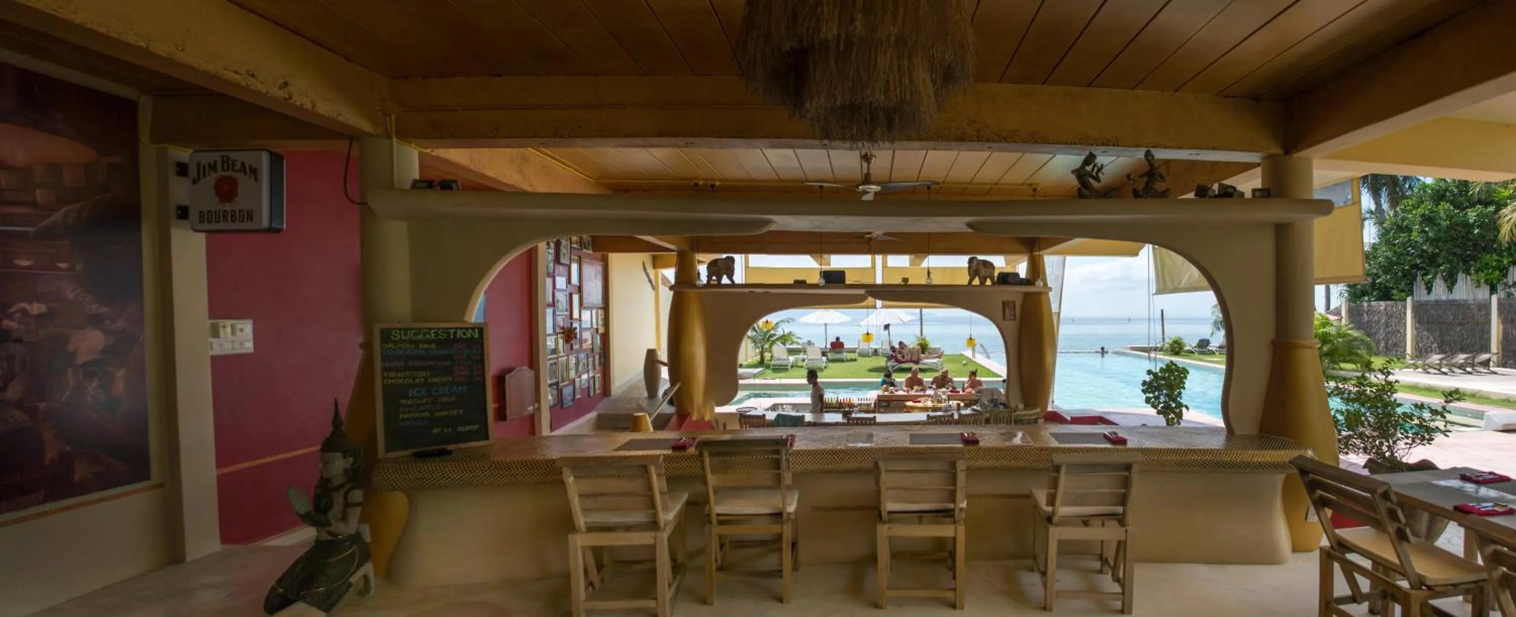 Restaurant/places to eat in Le Divine Comedie Beach Resort