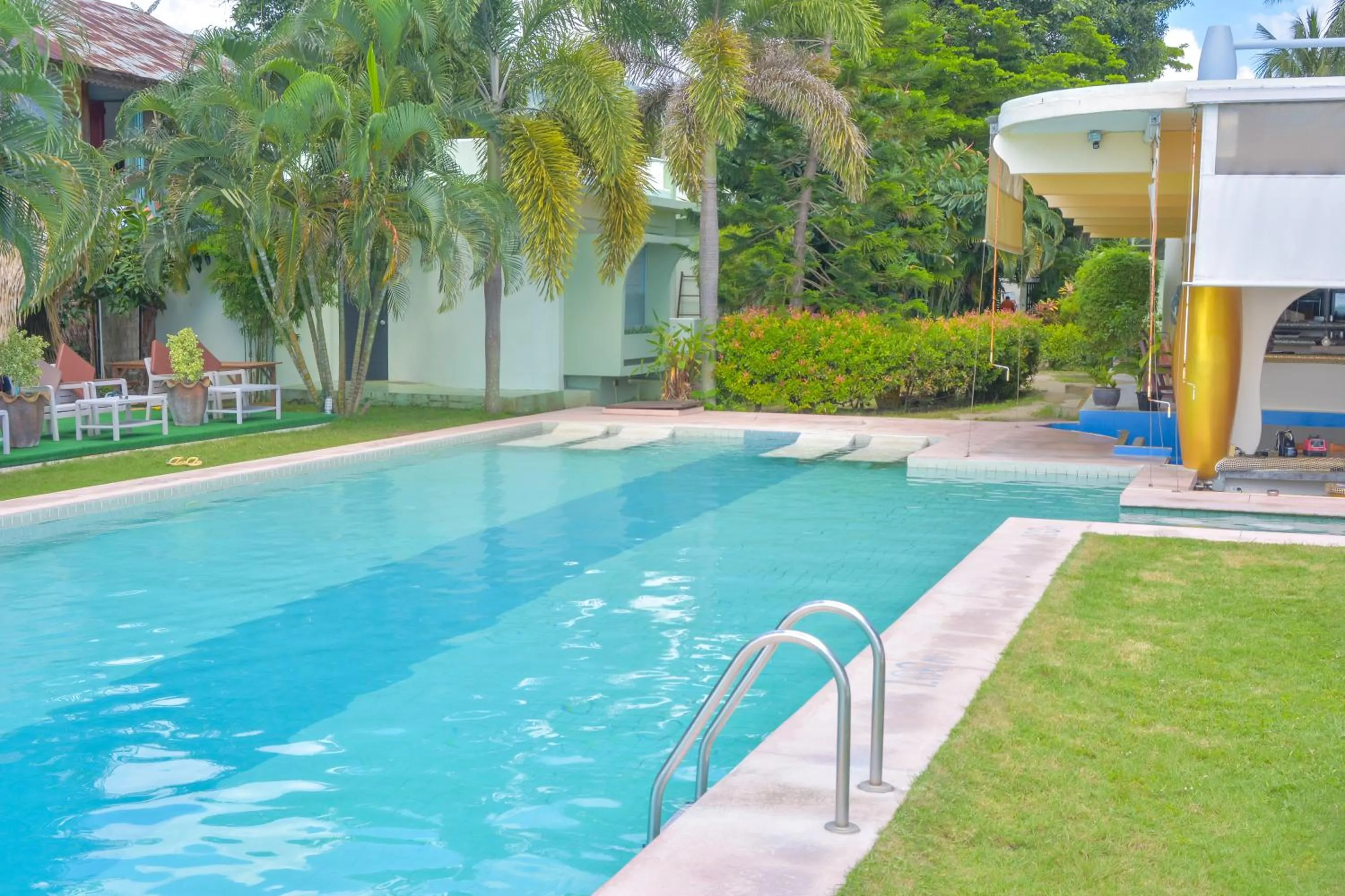 Le Divine Comedie Beach Resort