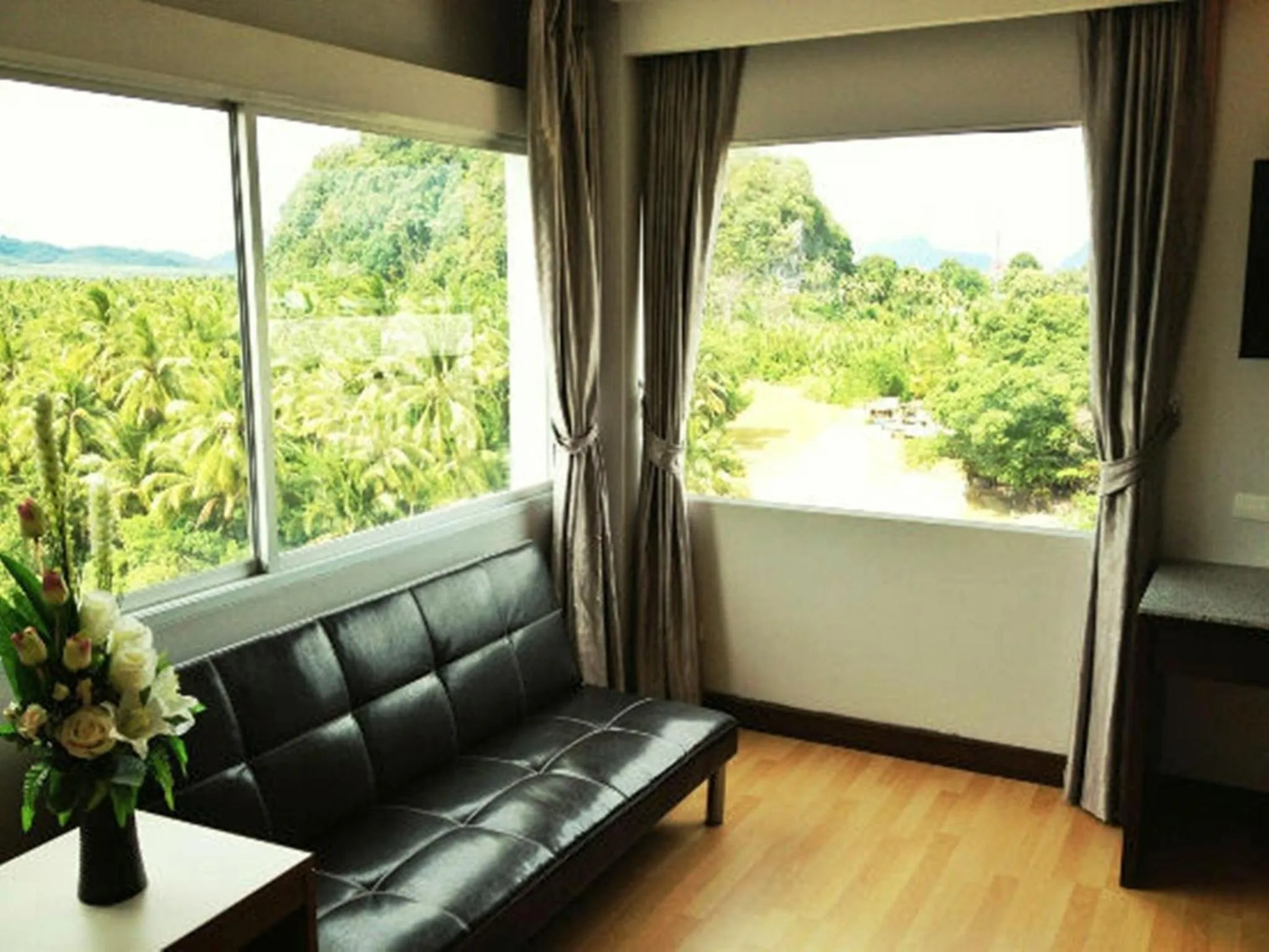 Living room in SinKiat Buri Hotel