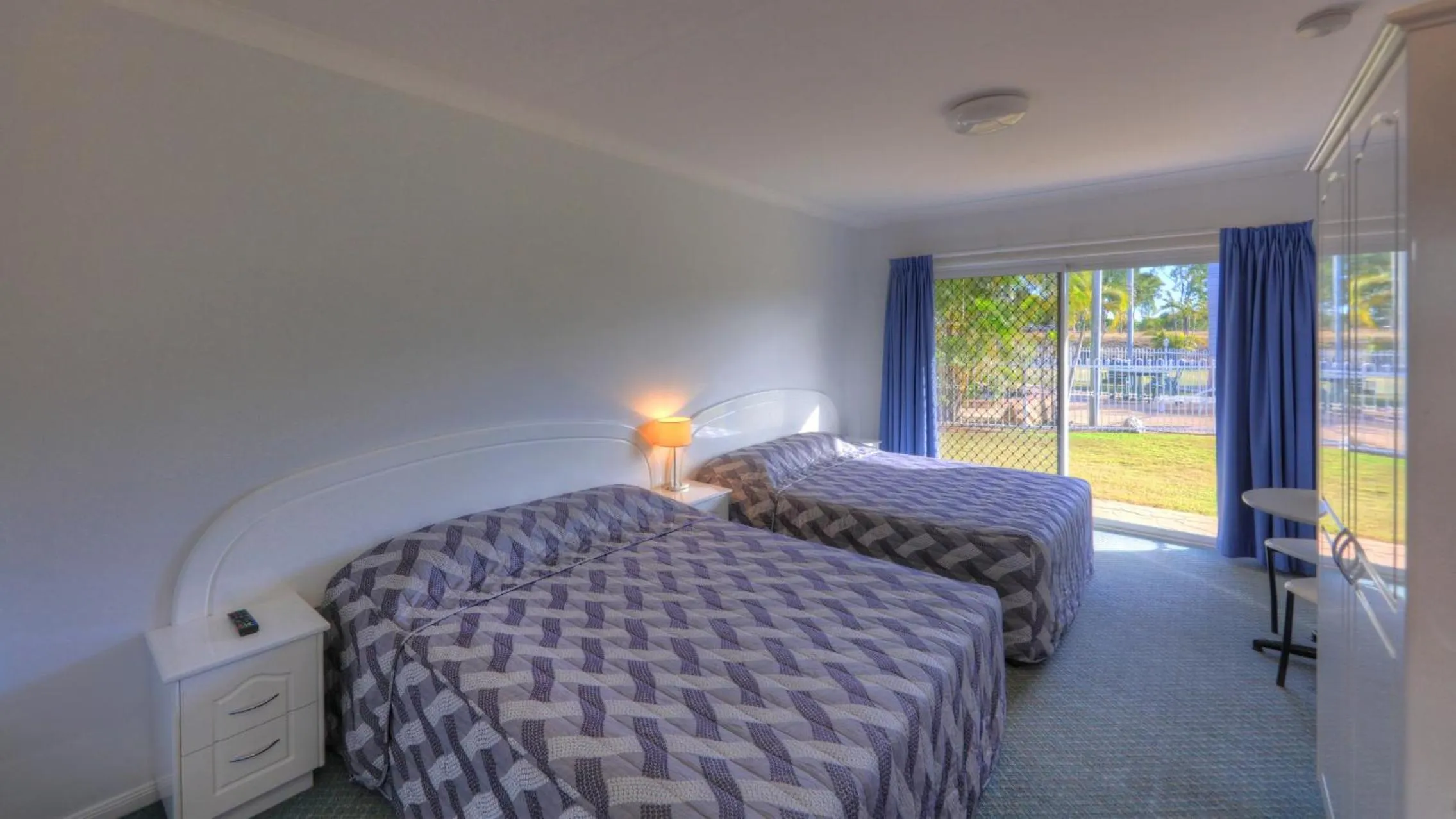 Bedroom, Bed in Heritage Lodge Motel
