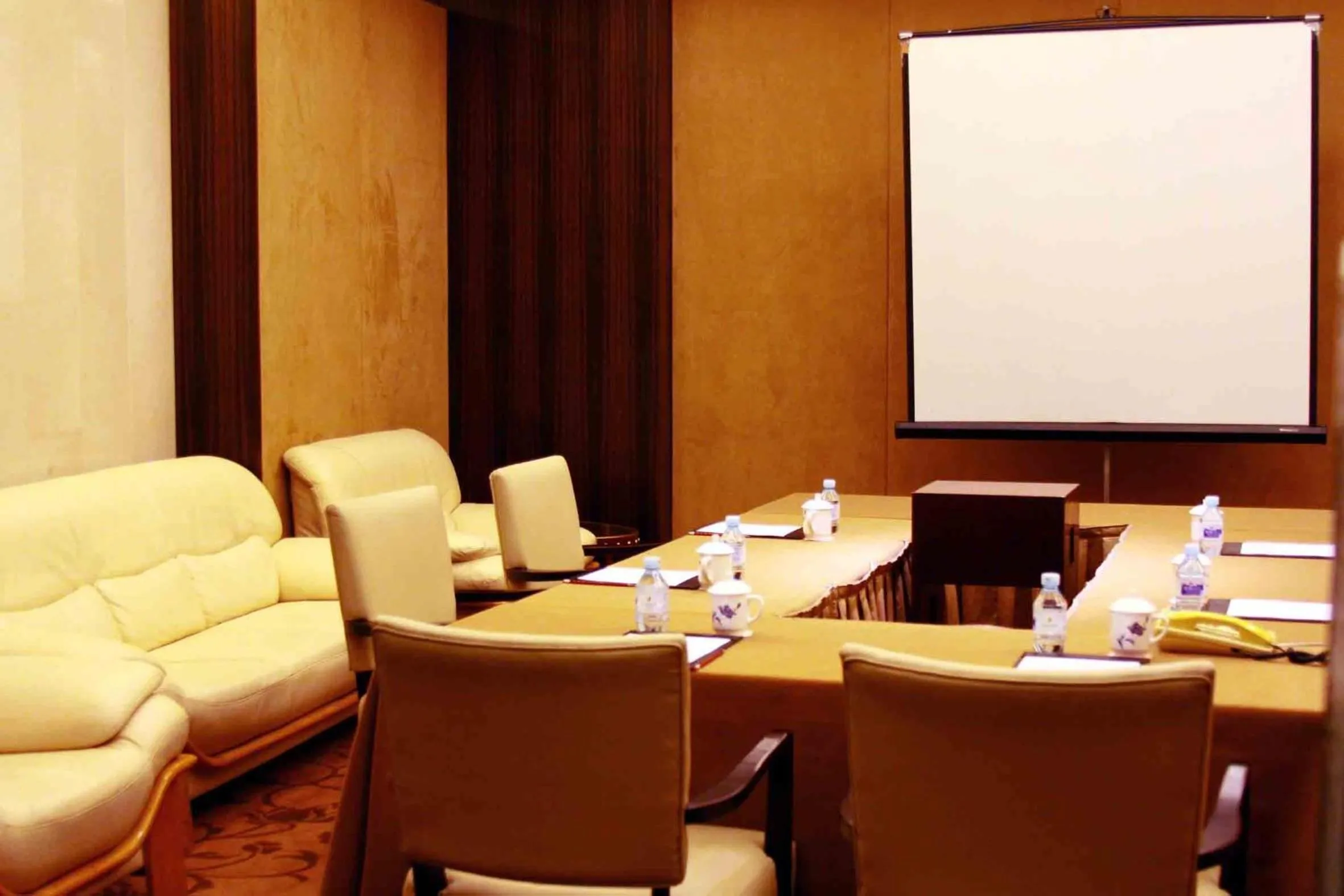 Business facilities in Jianguo Garden Hotel