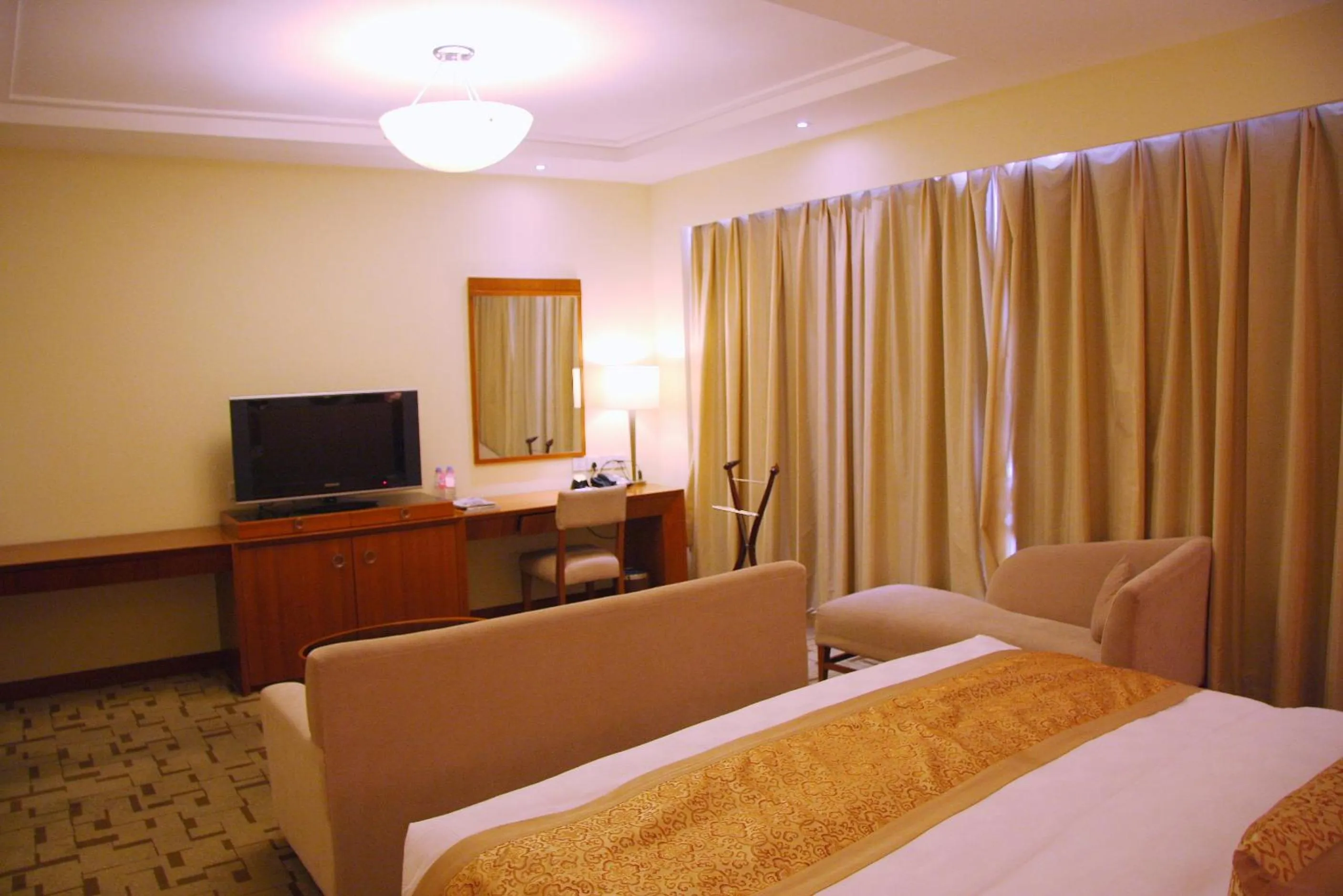 TV and multimedia, TV/Entertainment Center in Jianguo Garden Hotel