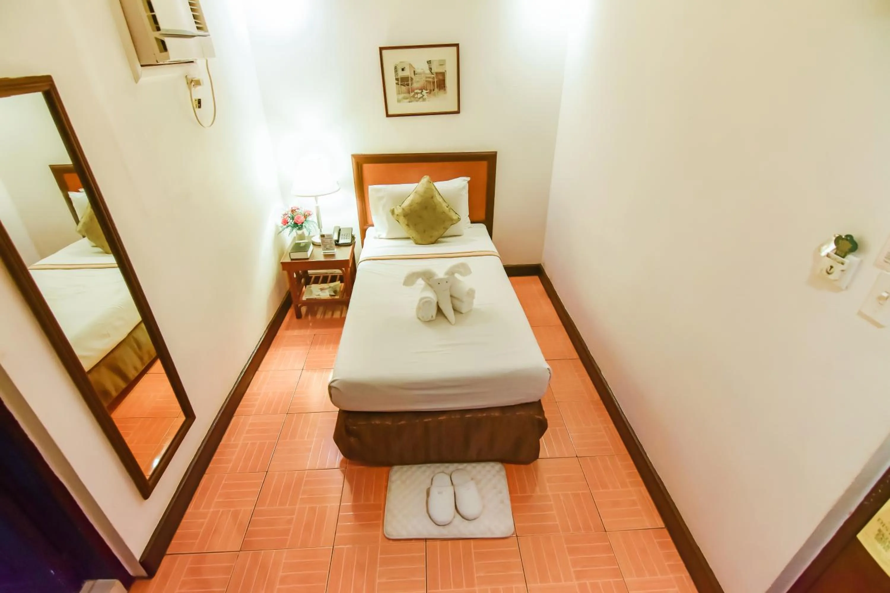 Bed in Rajah Park Hotel by Hiverooms