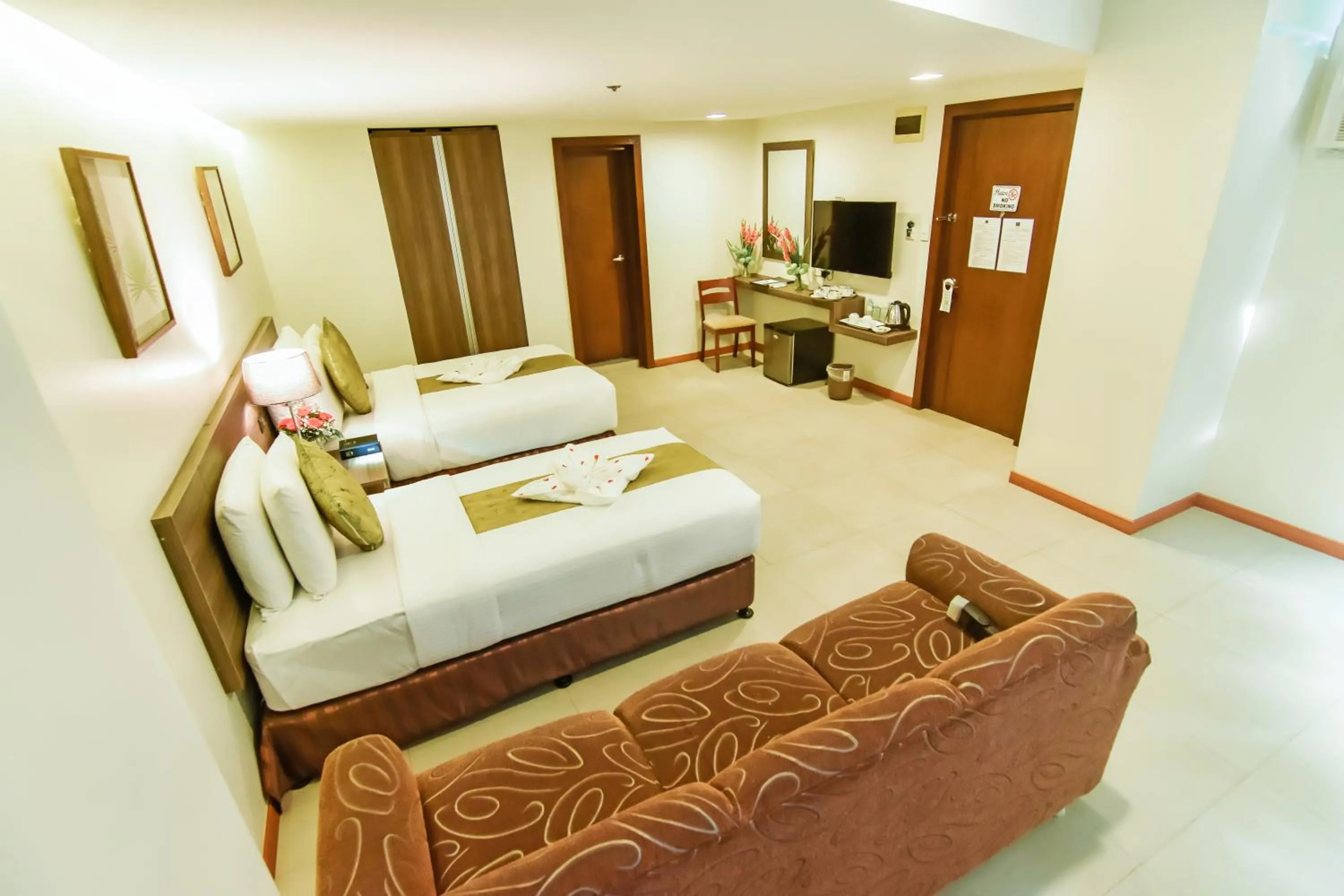 Photo of the whole room, Bed in Rajah Park Hotel by Hiverooms