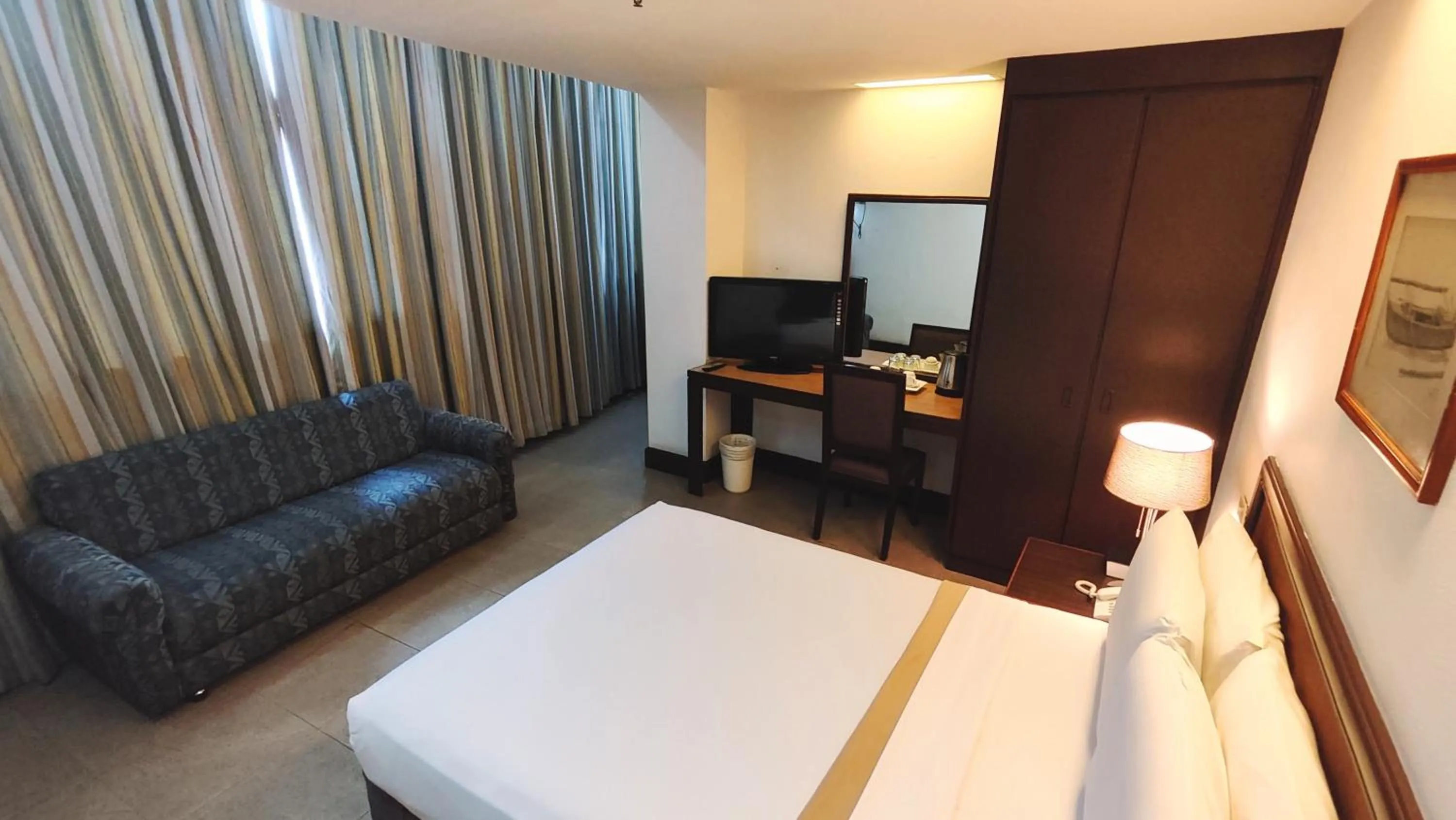 Bed in Rajah Park Hotel by Hiverooms