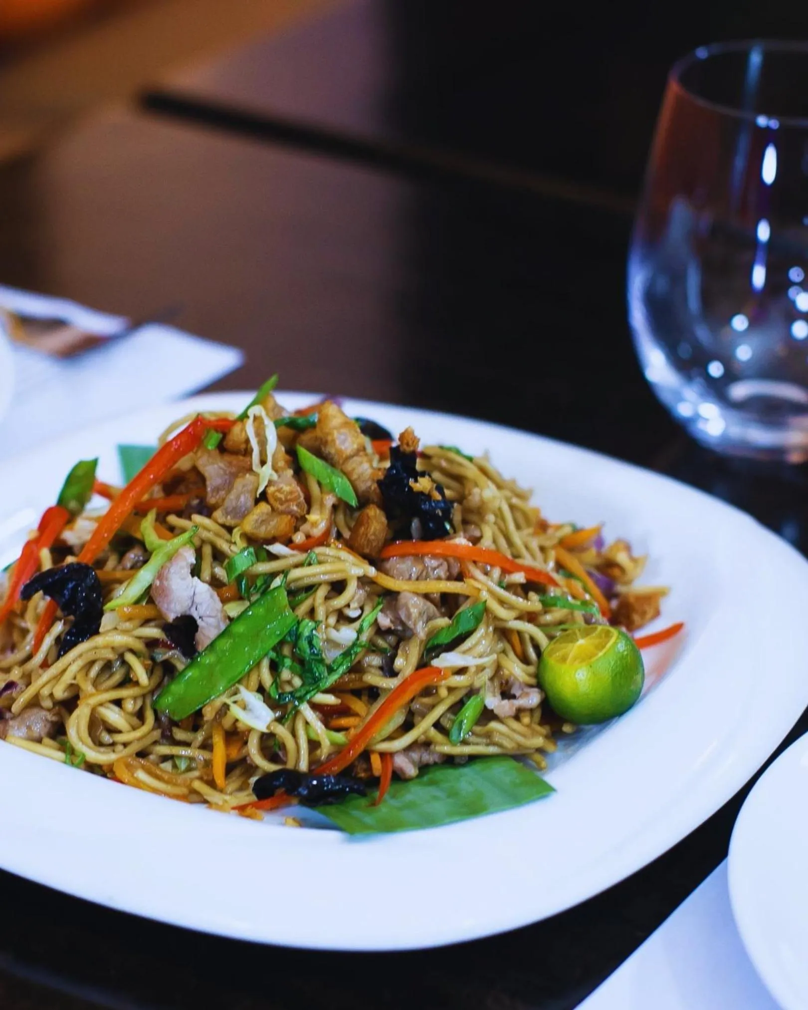 Restaurant/places to eat in Rajah Park Hotel by Hiverooms