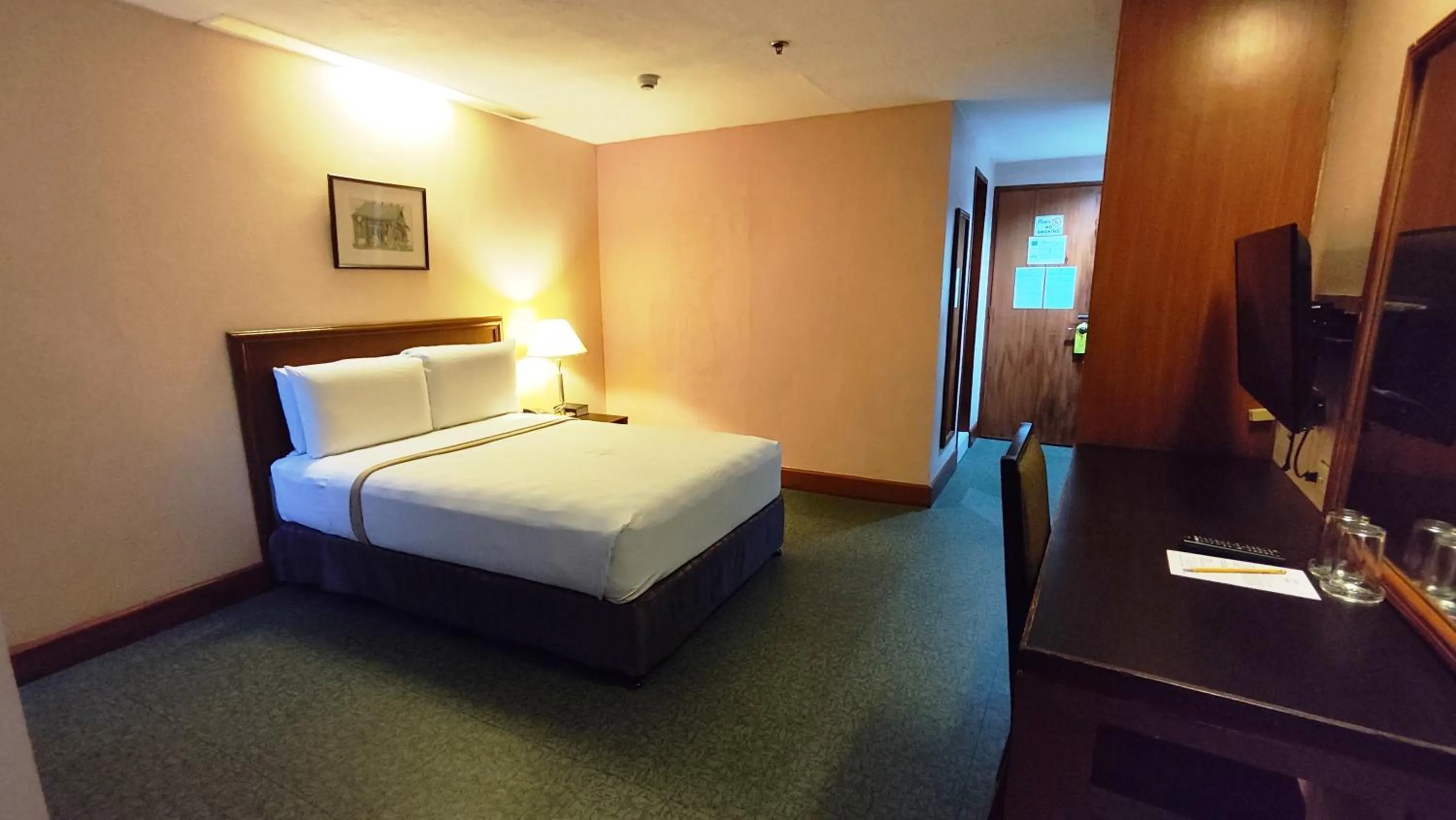 Bed in Rajah Park Hotel by Hiverooms