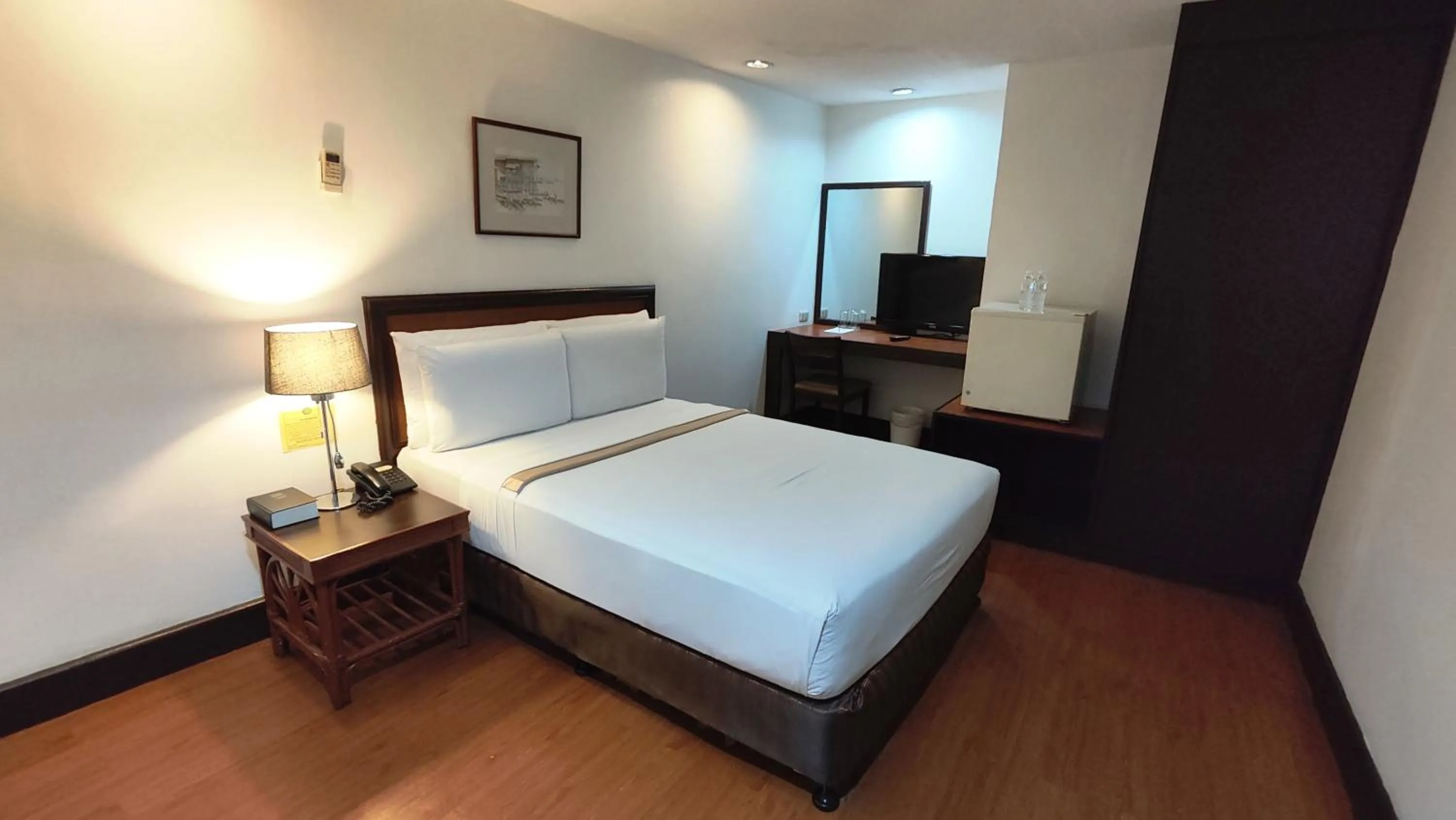 Bed in Rajah Park Hotel by Hiverooms