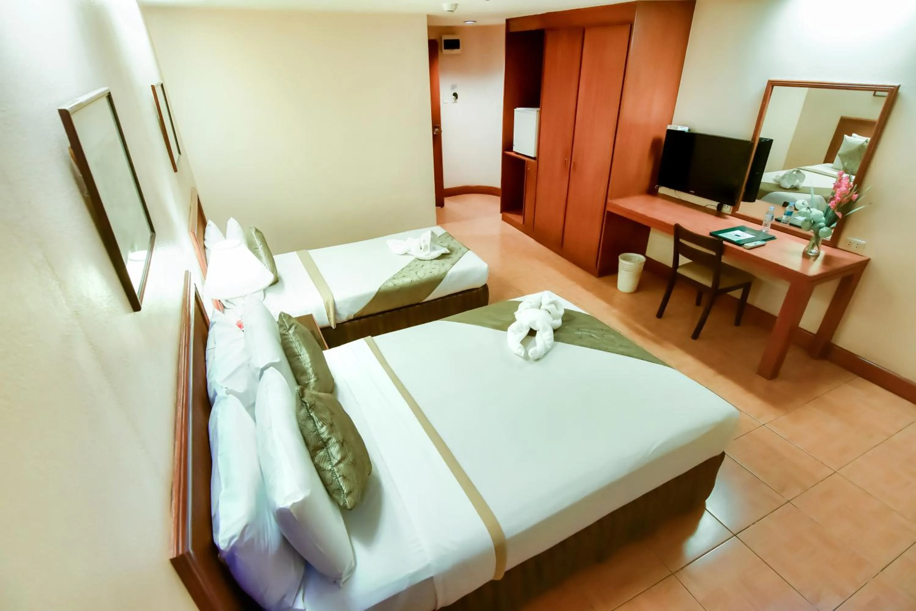 TV and multimedia, Bed in Rajah Park Hotel by Hiverooms