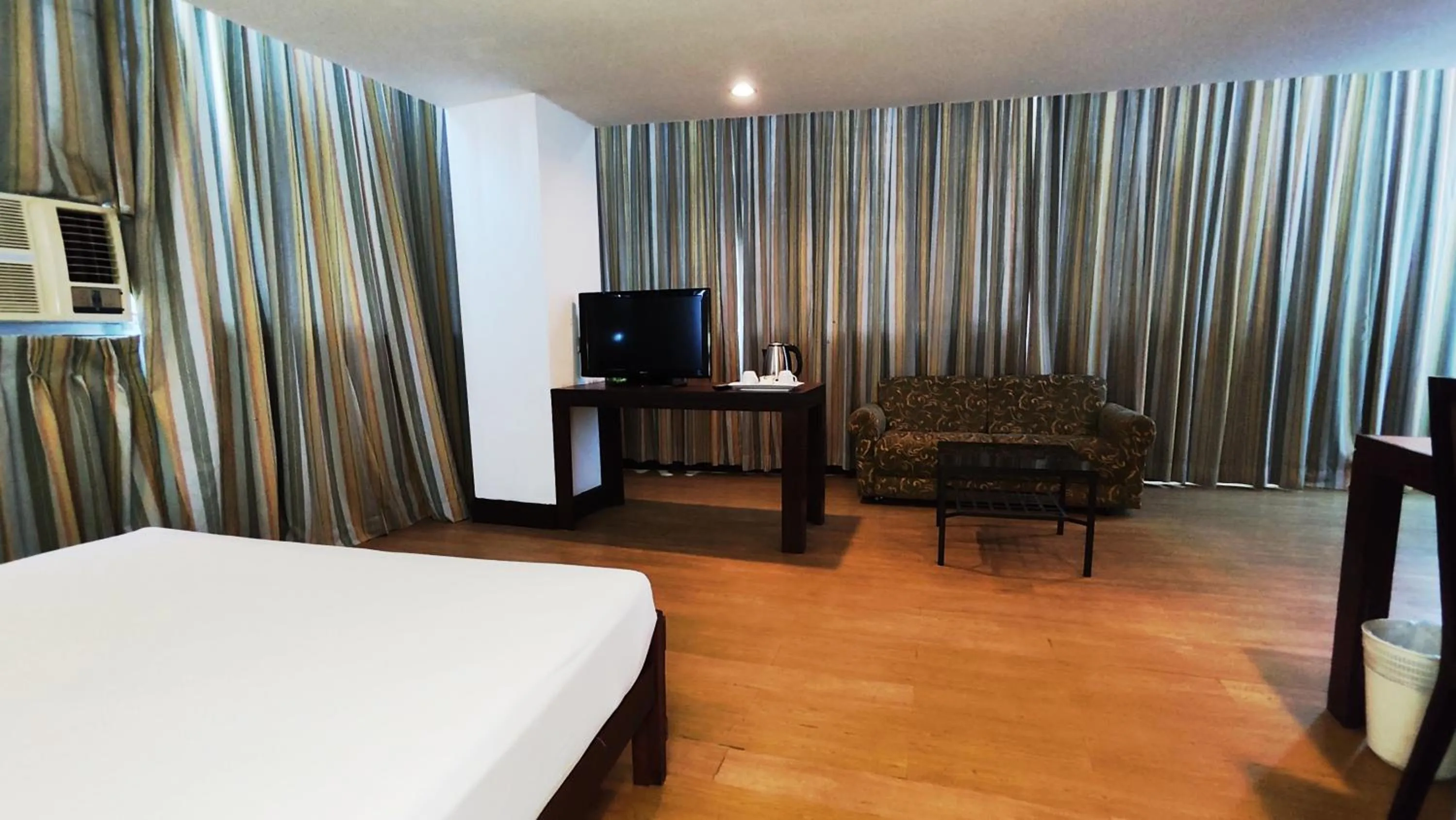 Bed in Rajah Park Hotel by Hiverooms