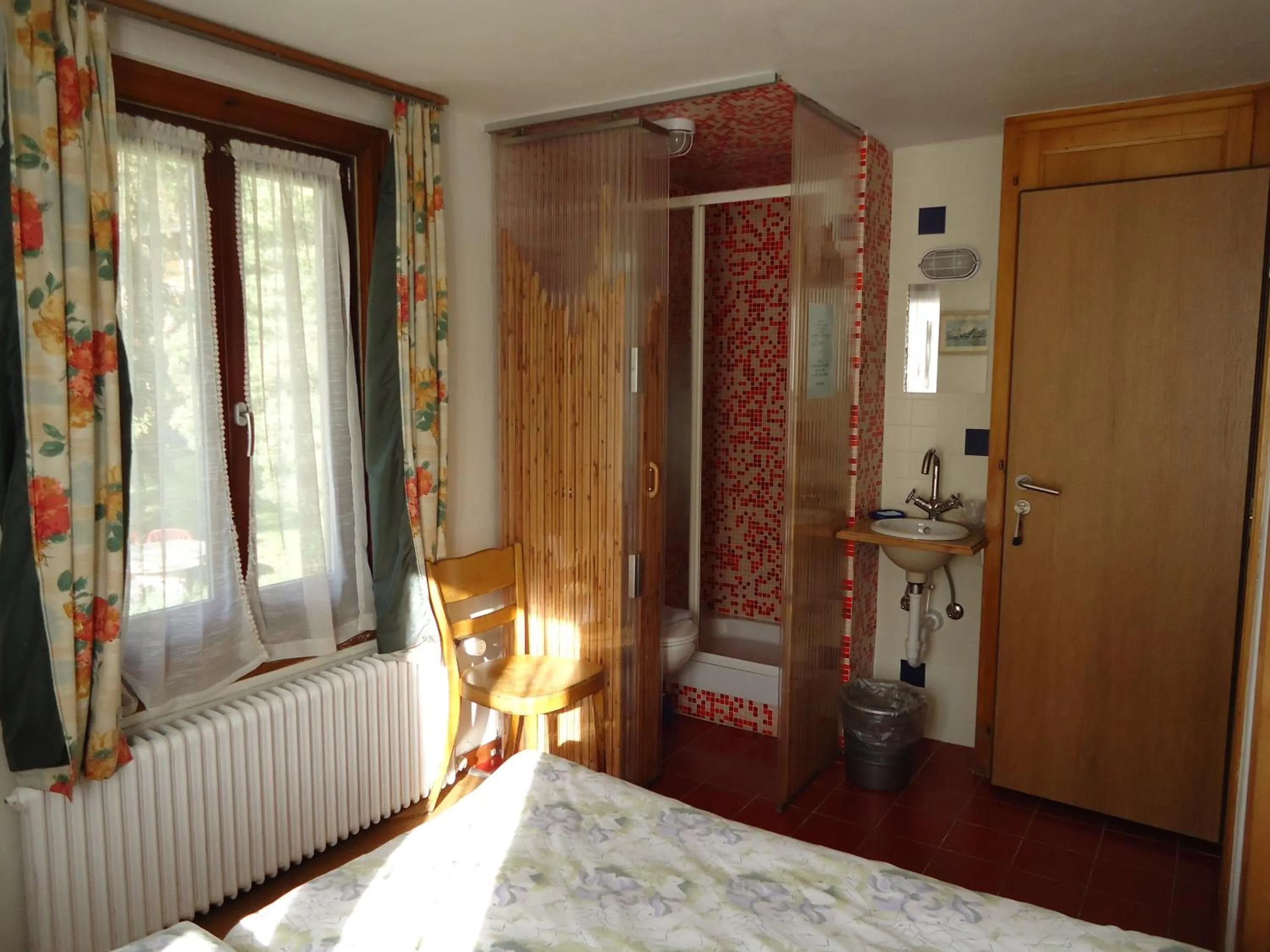 Photo of the whole room in Hotel les Touristes