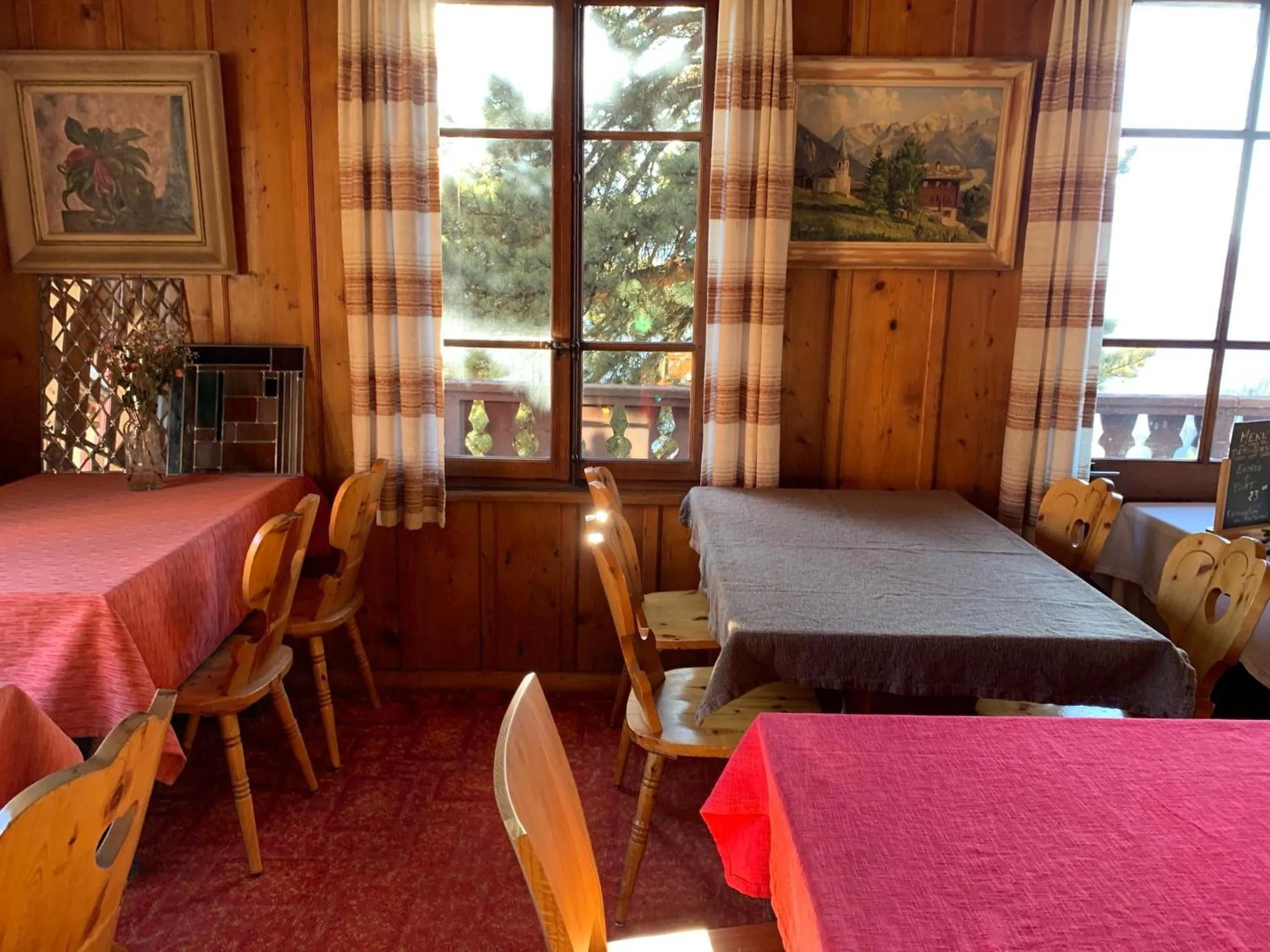 Communal lounge/ TV room in Hotel les Touristes