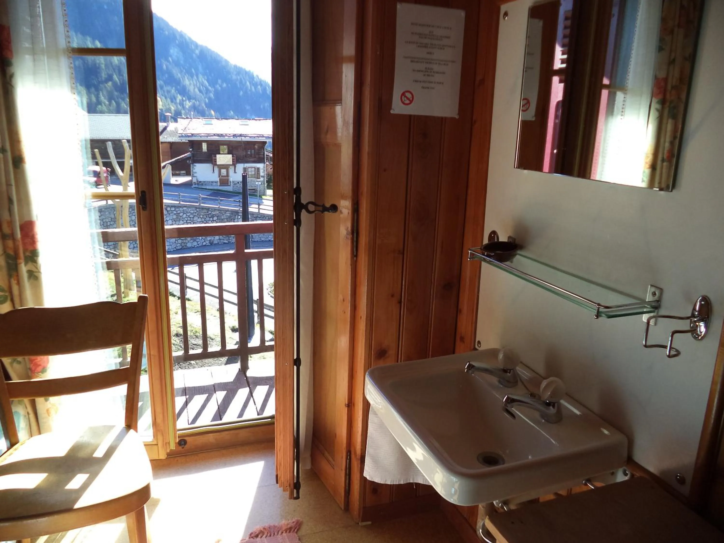 Decorative detail in Hotel les Touristes