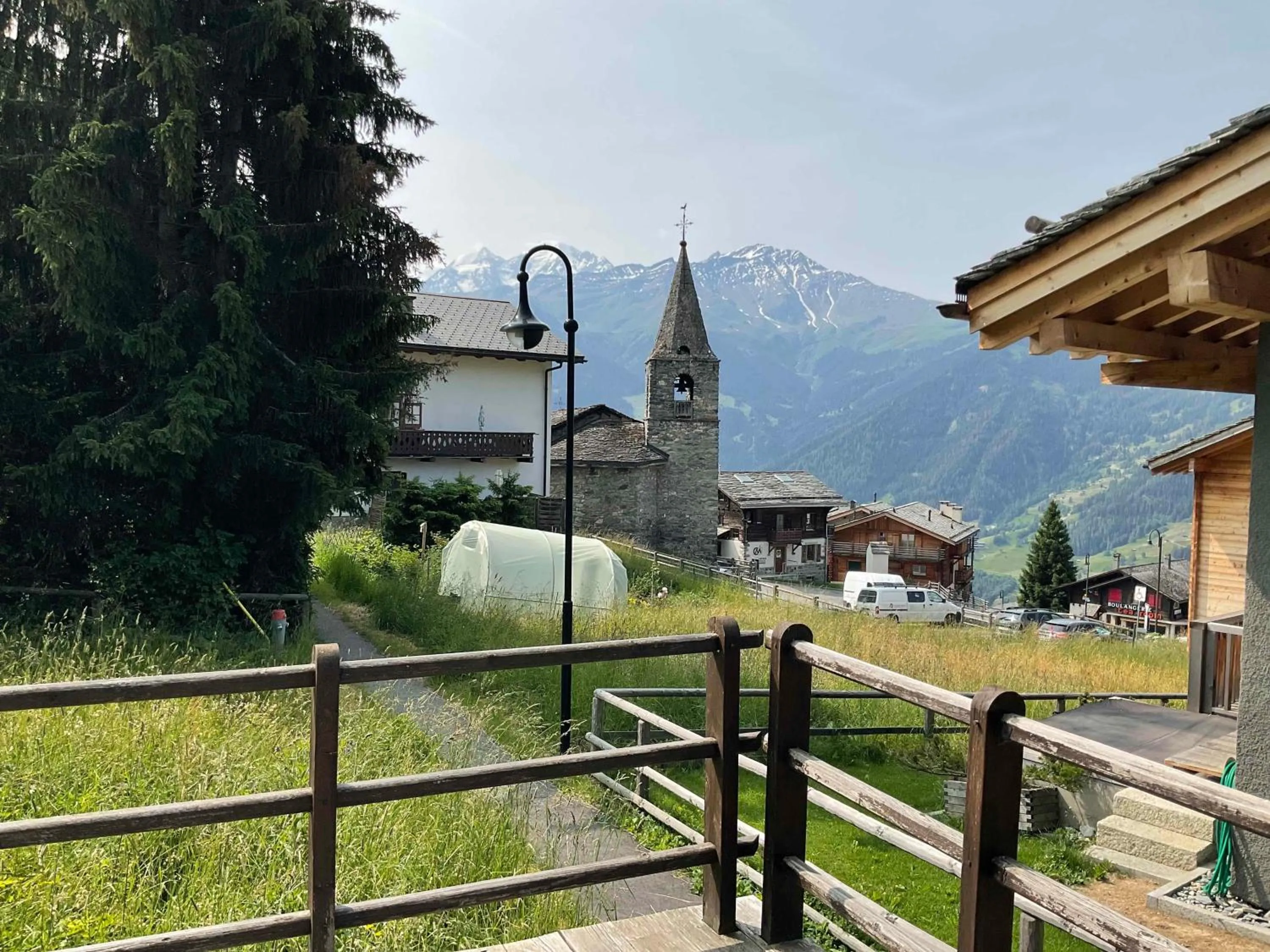 Garden view in Hotel les Touristes