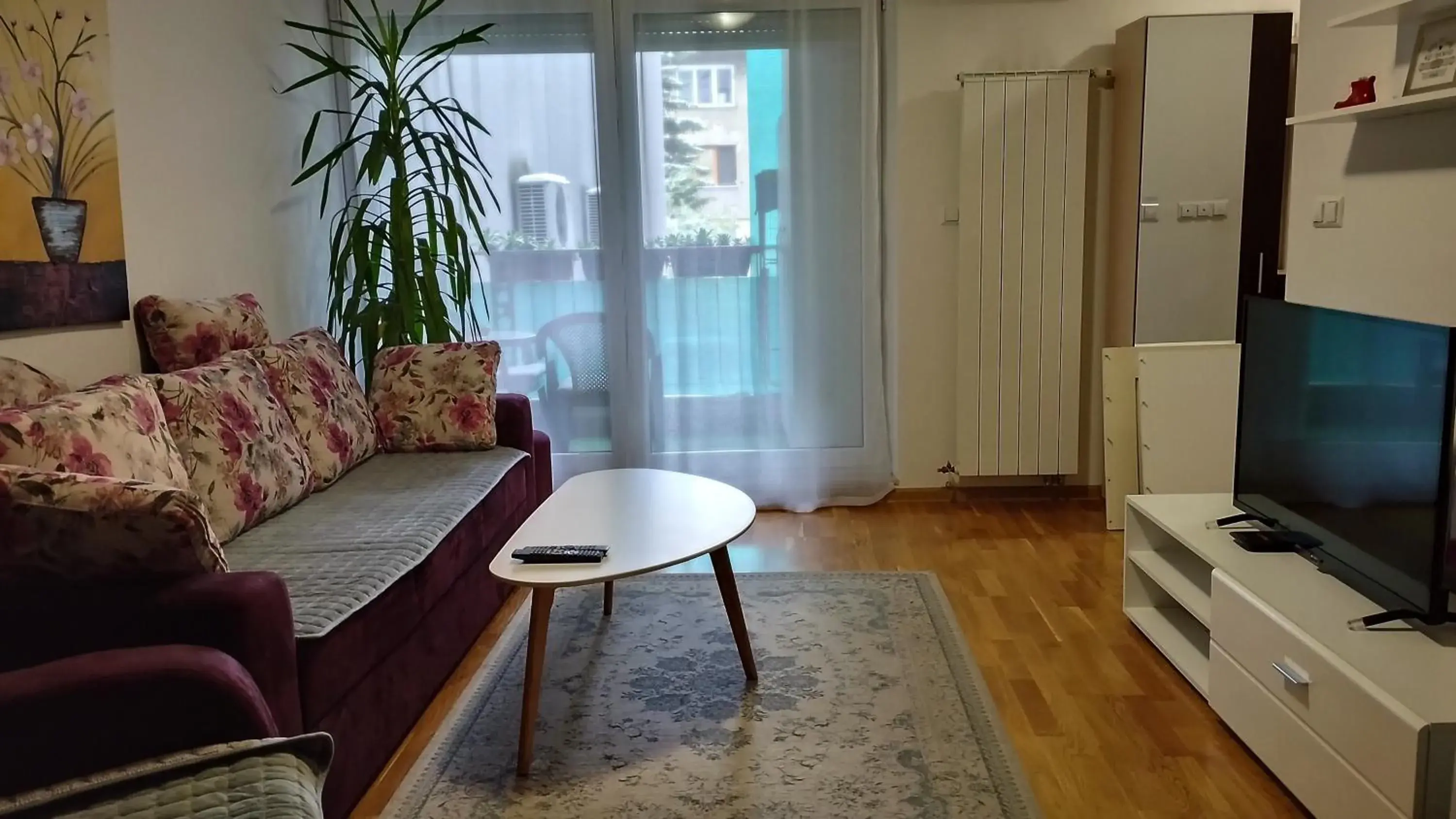 Quiet Apartment in City Center, Free Private Parking Quiet Apartment in City Center, Free Private Parking