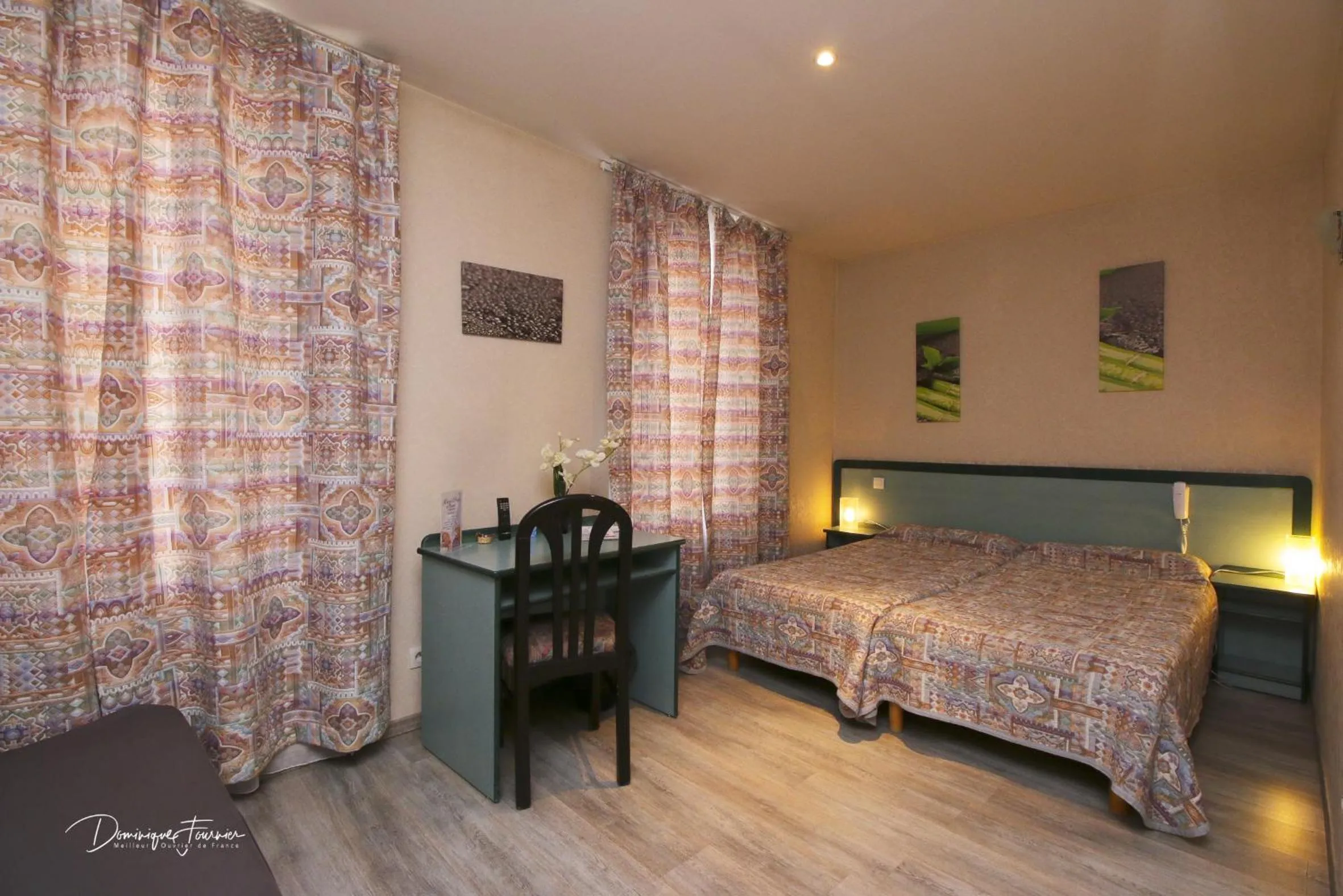 Bed in hotel des 2 nations