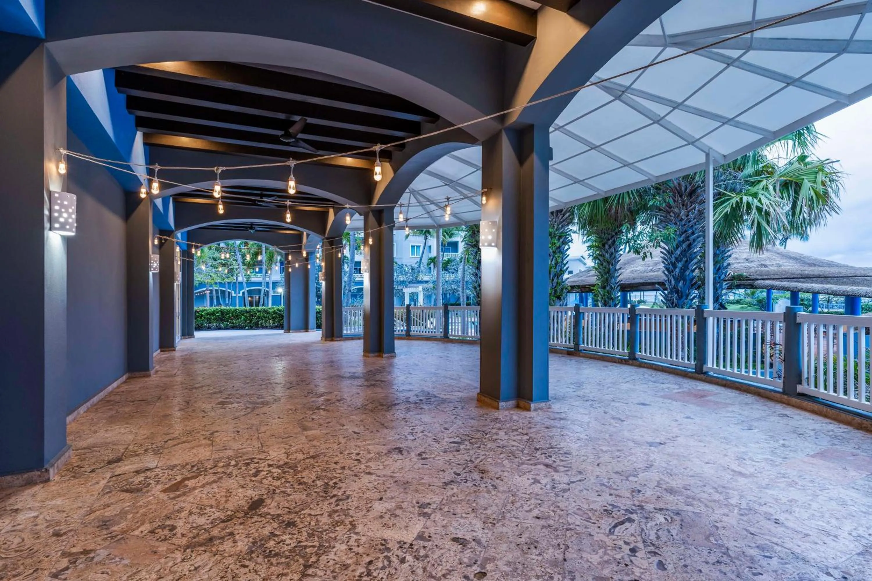 Patio in Embassy Suites by Hilton Dorado del Mar Beach Resort