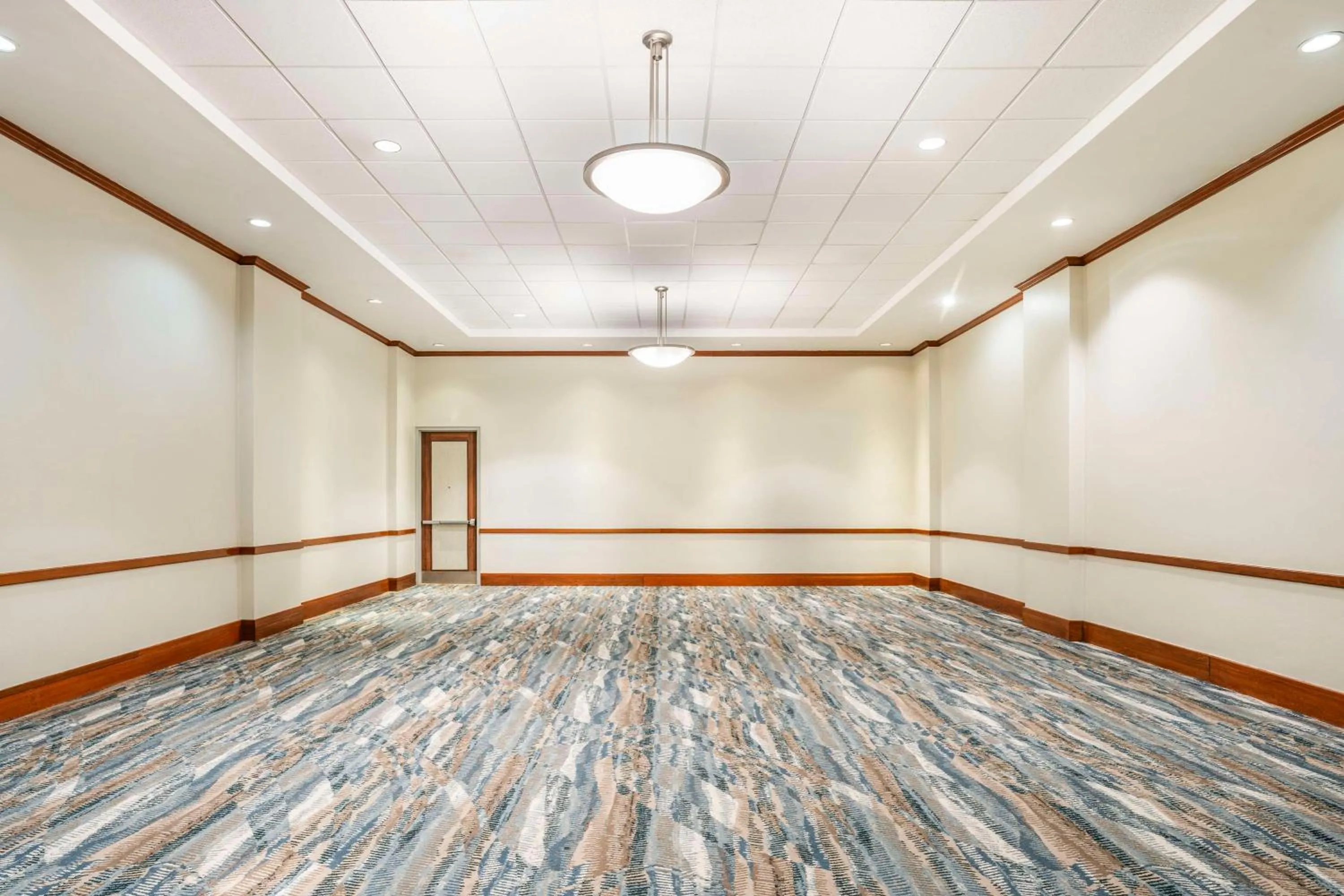 Meeting/conference room, Bed in Embassy Suites by Hilton Dorado del Mar Beach Resort