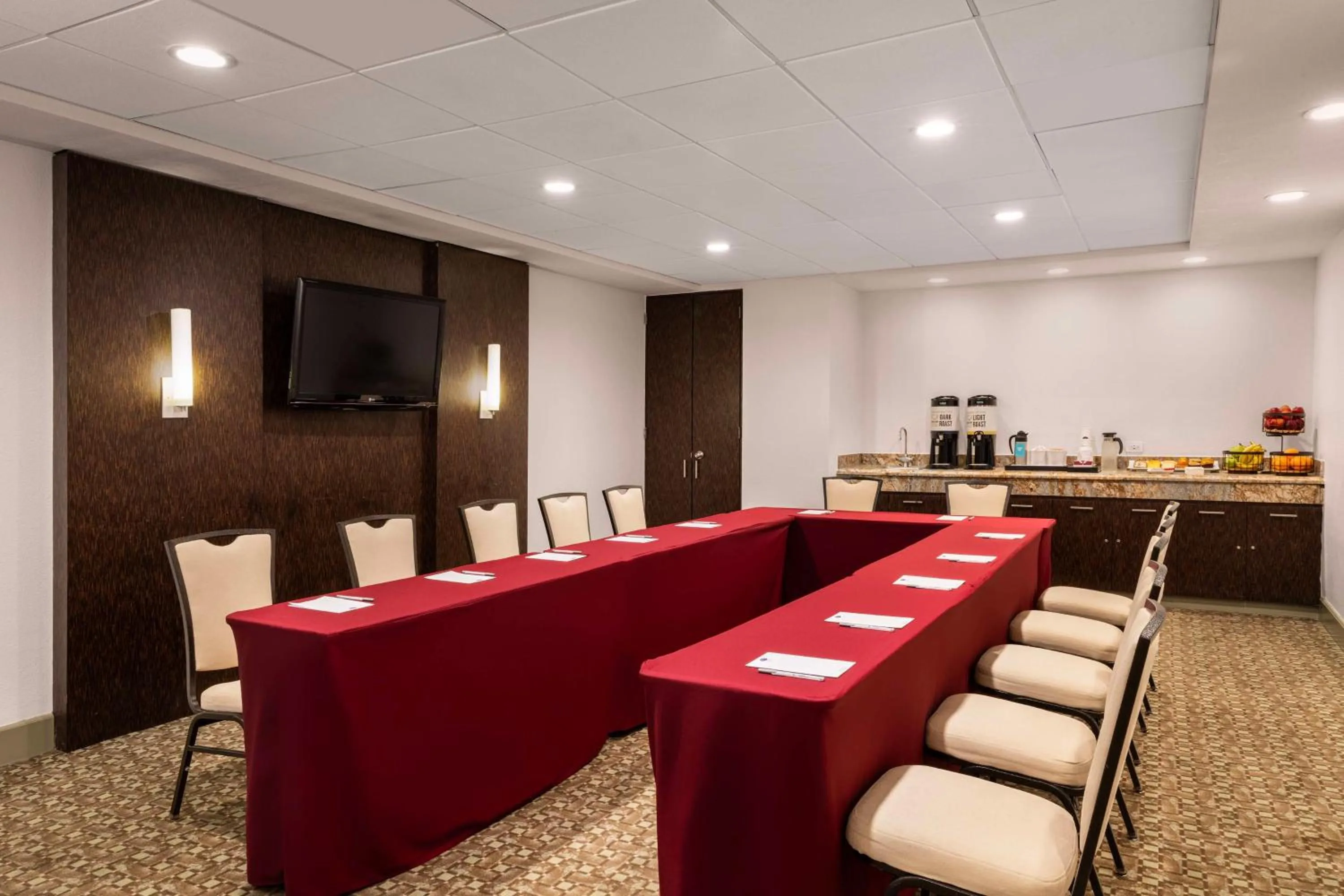 Meeting/conference room in Hampton Inn & Suites San Juan