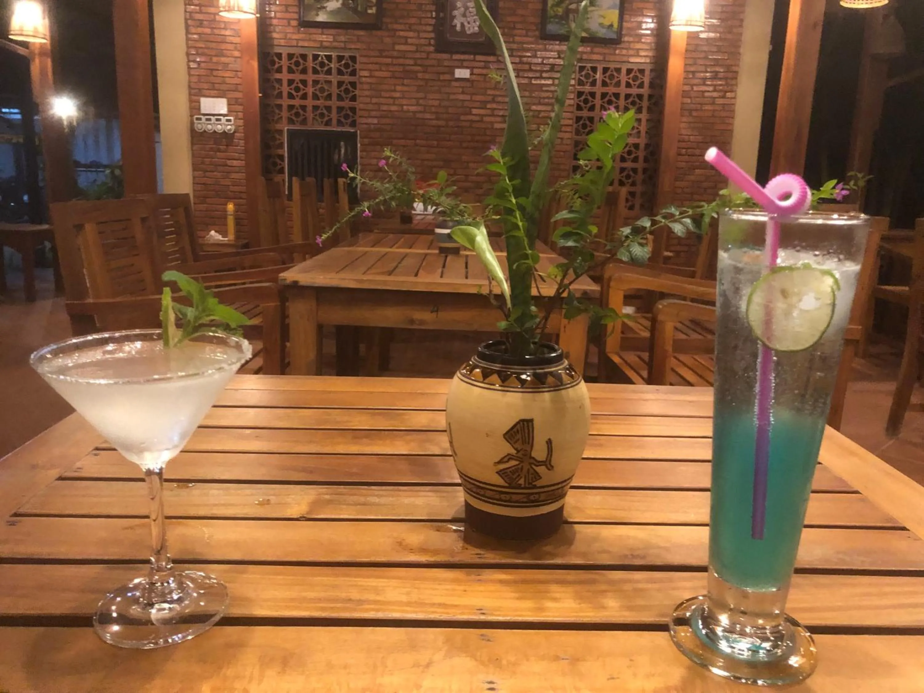 Lounge or bar in Island Lodge