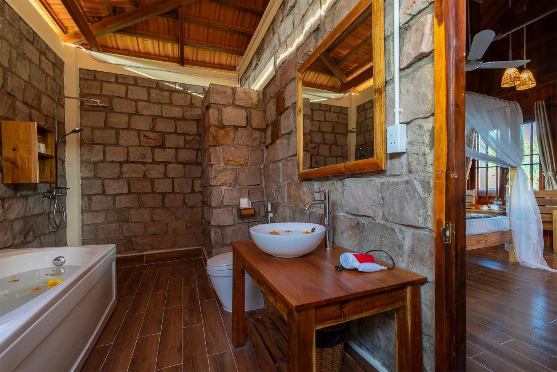 Bathroom in Island Lodge