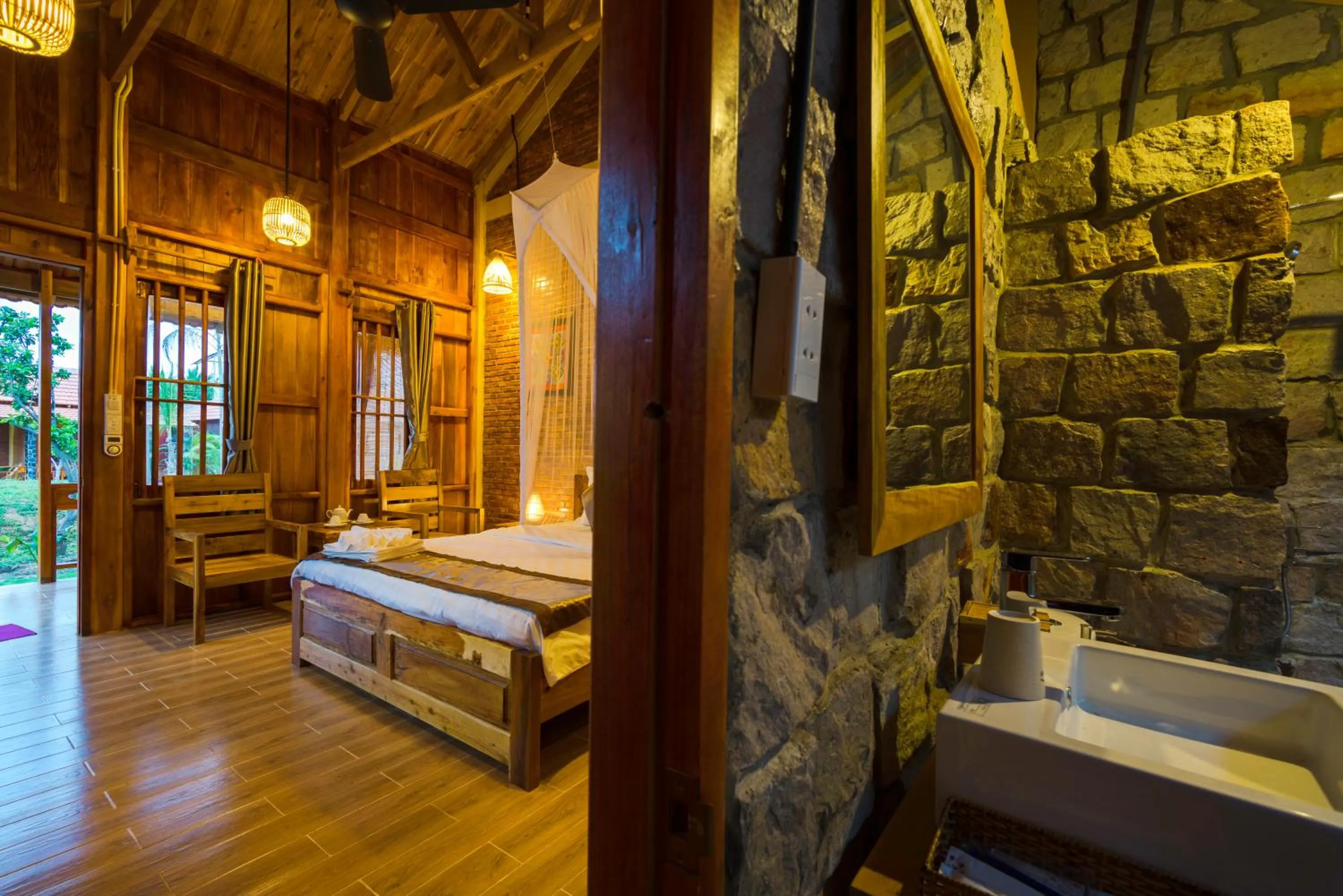 Facade/entrance, Bed in Island Lodge