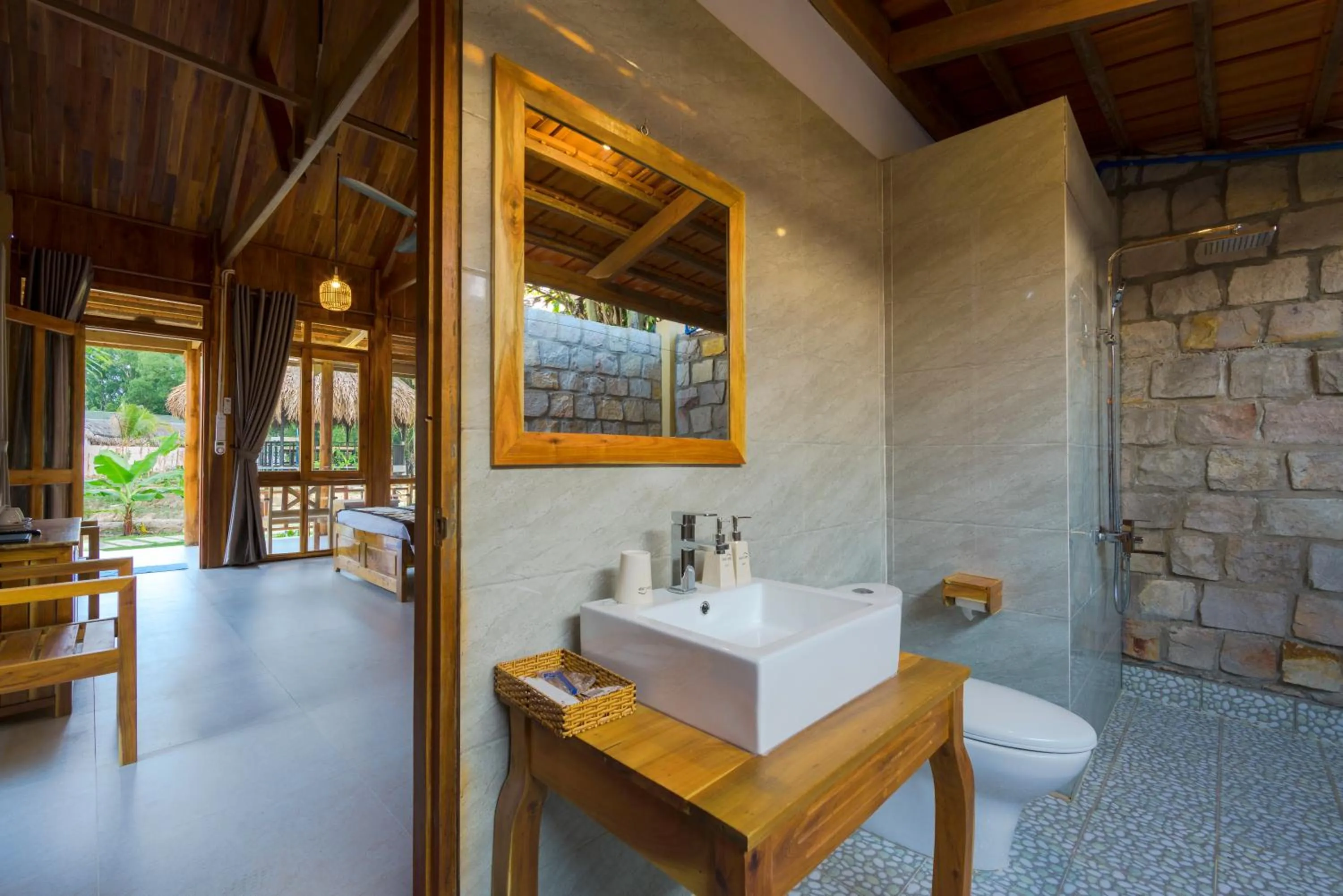 Toilet in Island Lodge