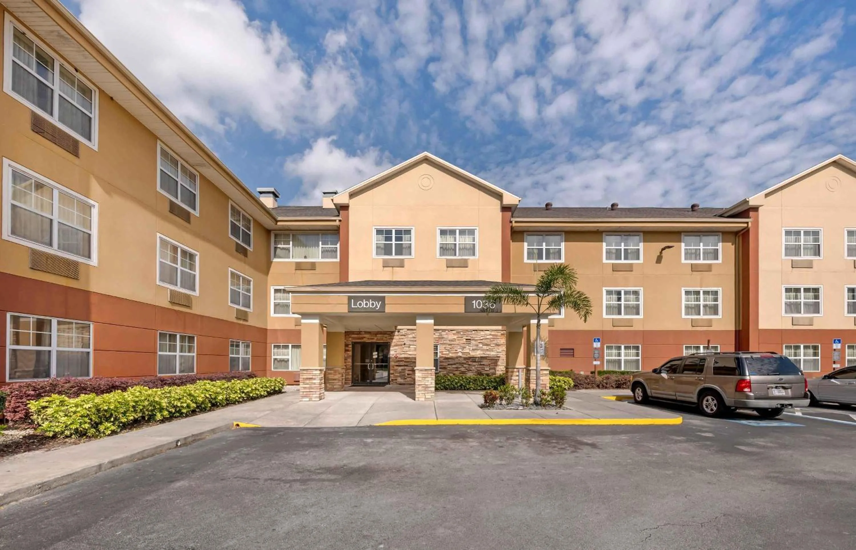 Property building in Extended Stay America Suites - Orlando - Lake Mary - 1036 Greenwood Blvd