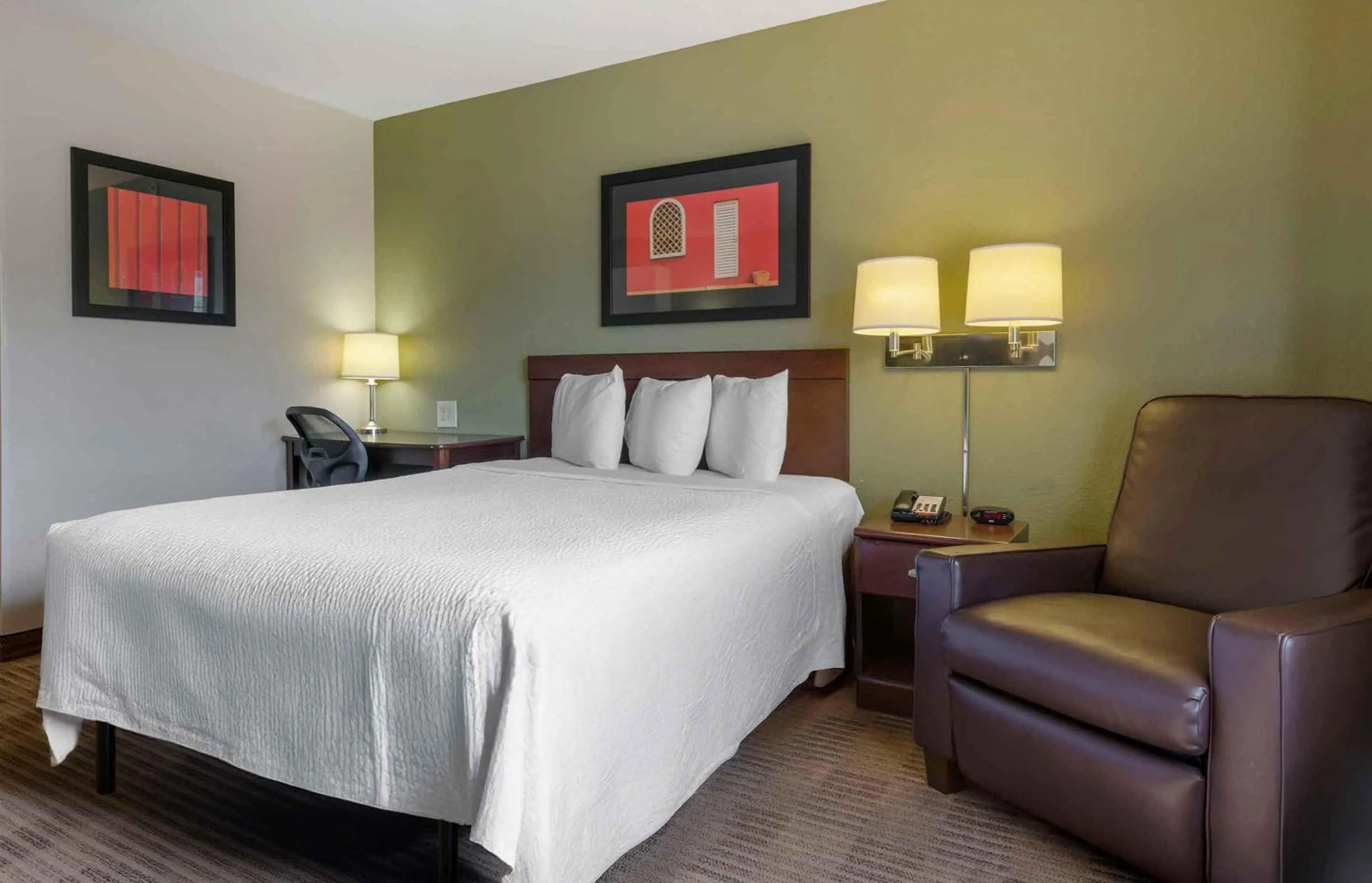 Bedroom, Bed in Extended Stay America Suites - Orlando - Lake Mary - 1036 Greenwood Blvd