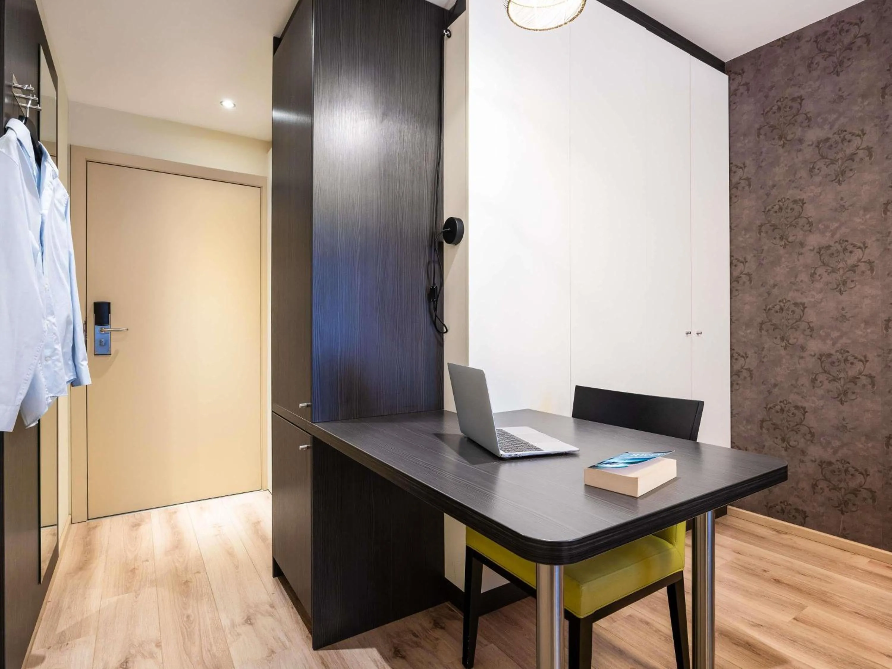 Bedroom in ibis Styles Hotel Brussels Centre Stéphanie