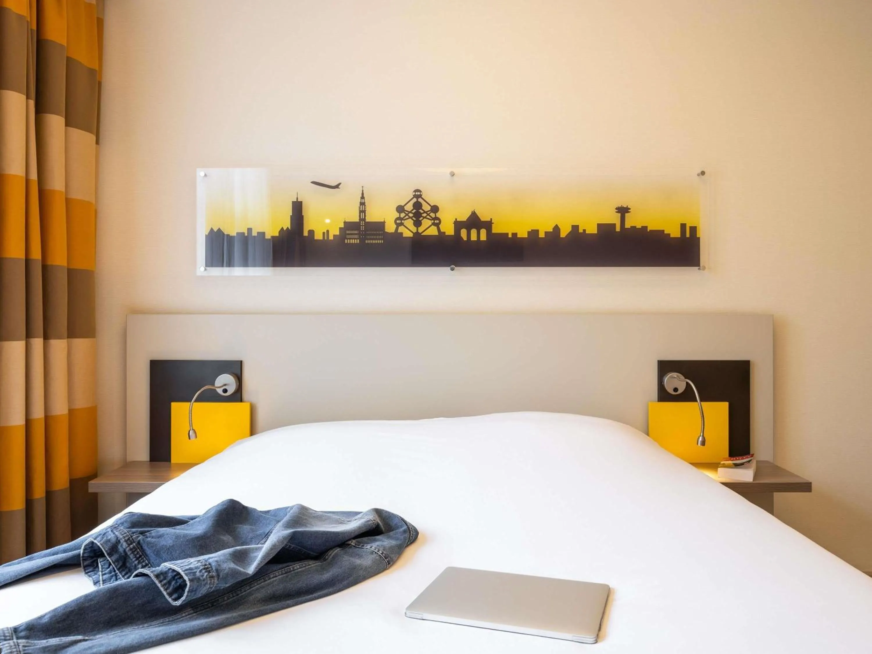 Bedroom, Bed in ibis Styles Hotel Brussels Centre Stéphanie