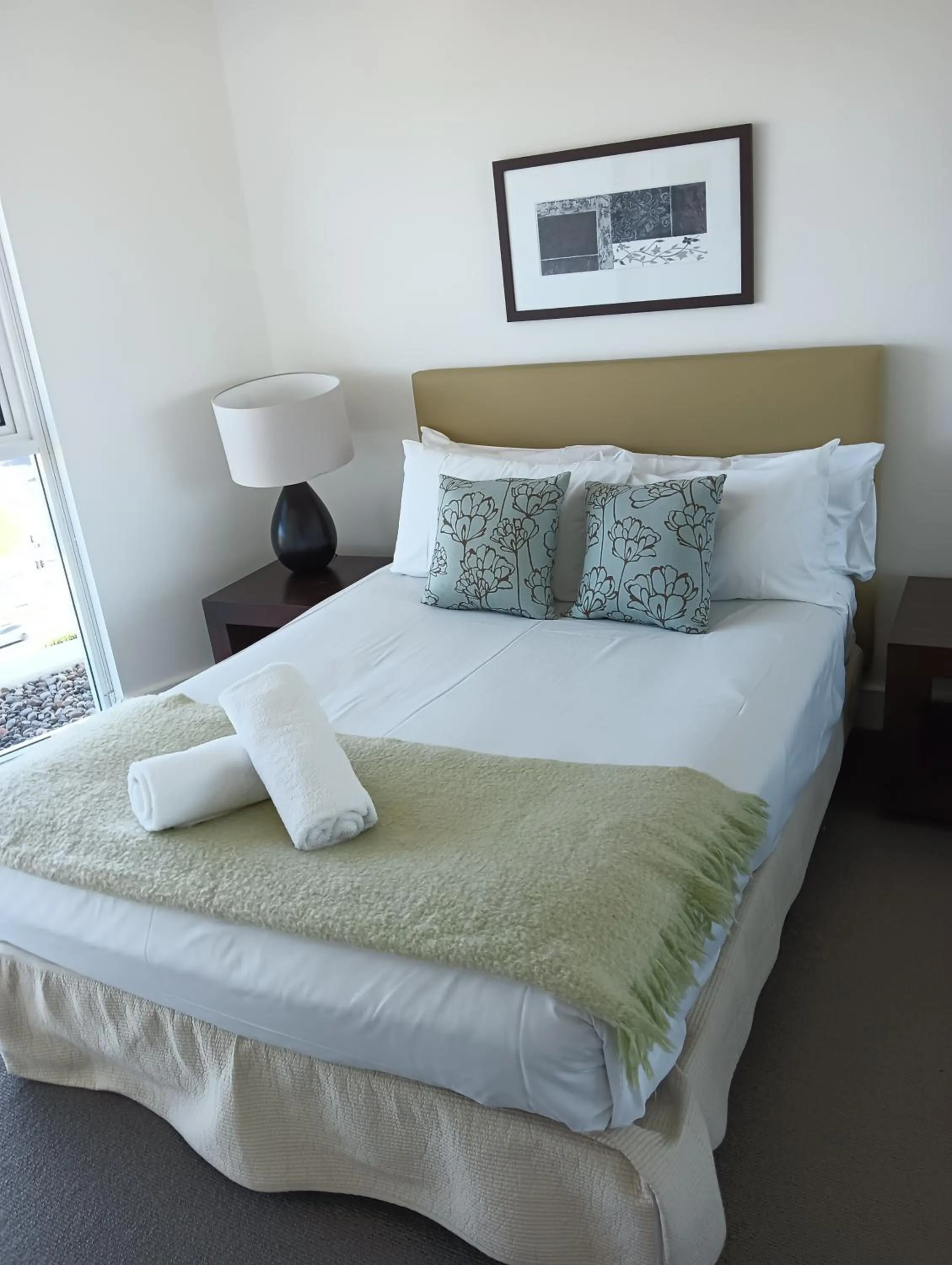 Bedroom, Bed in Kirra Surf Apartments