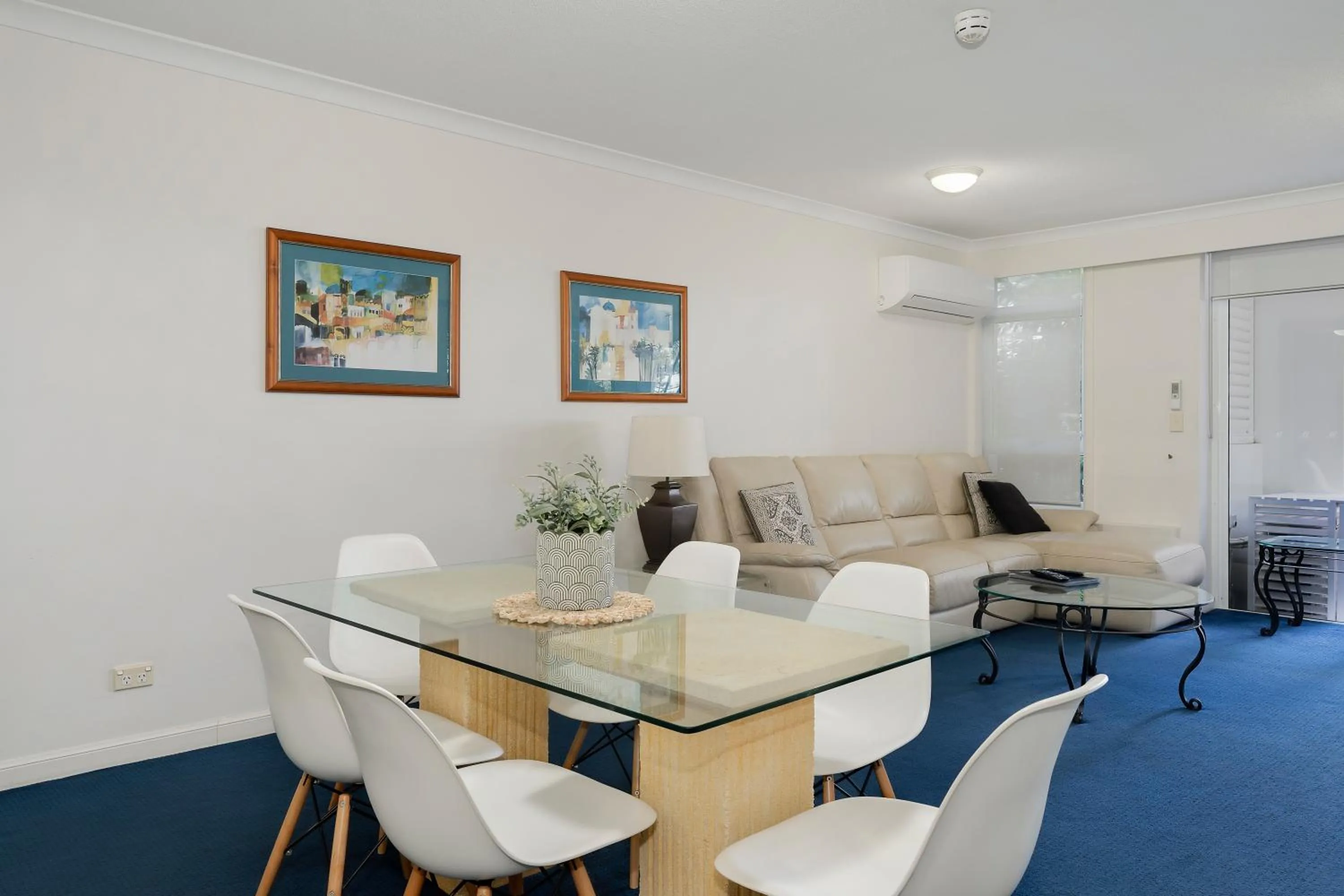 Dining area in ULTIQA Burleigh Mediterranean Resort