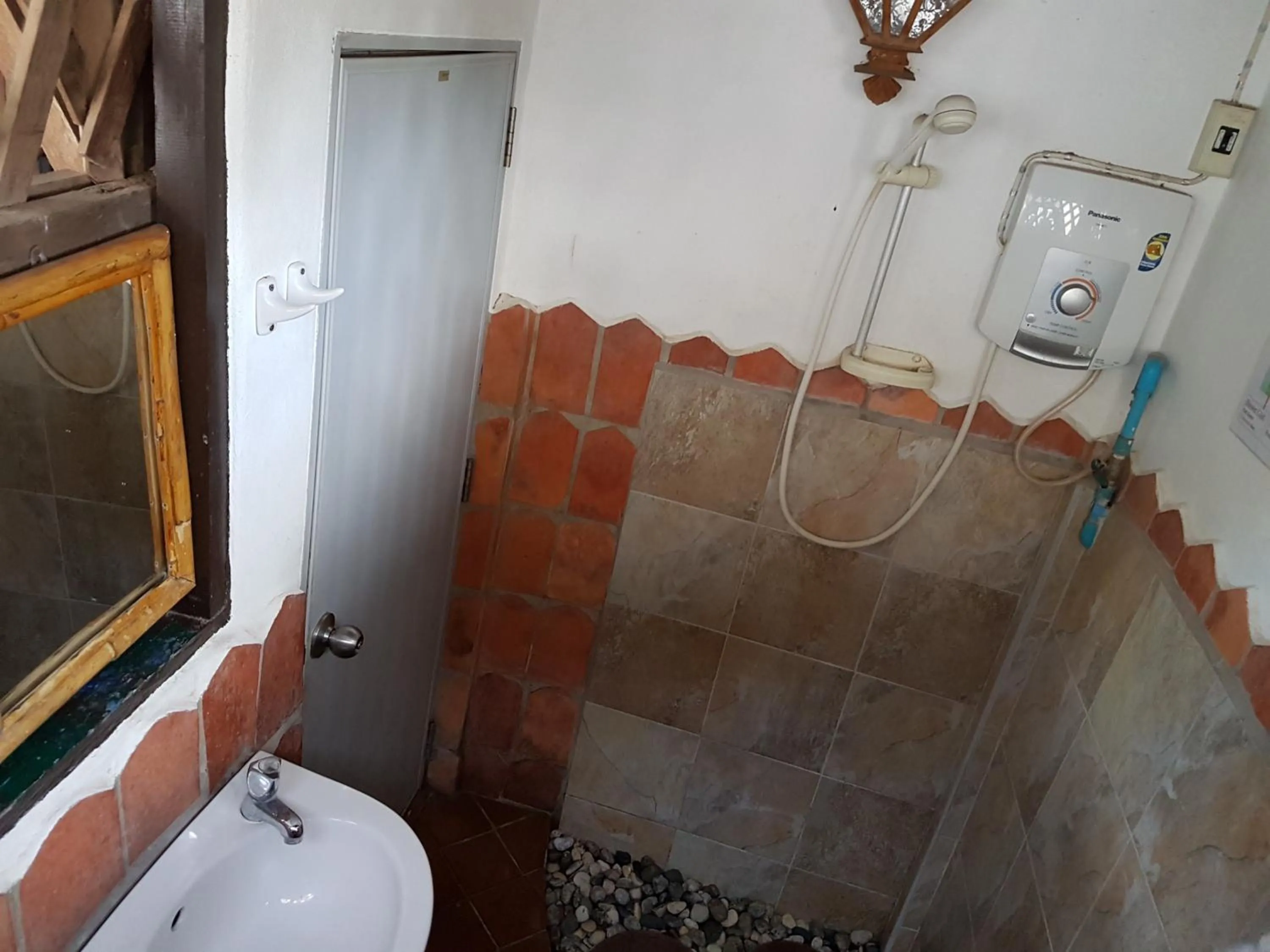 Shower in Mut Mee Garden Guest House