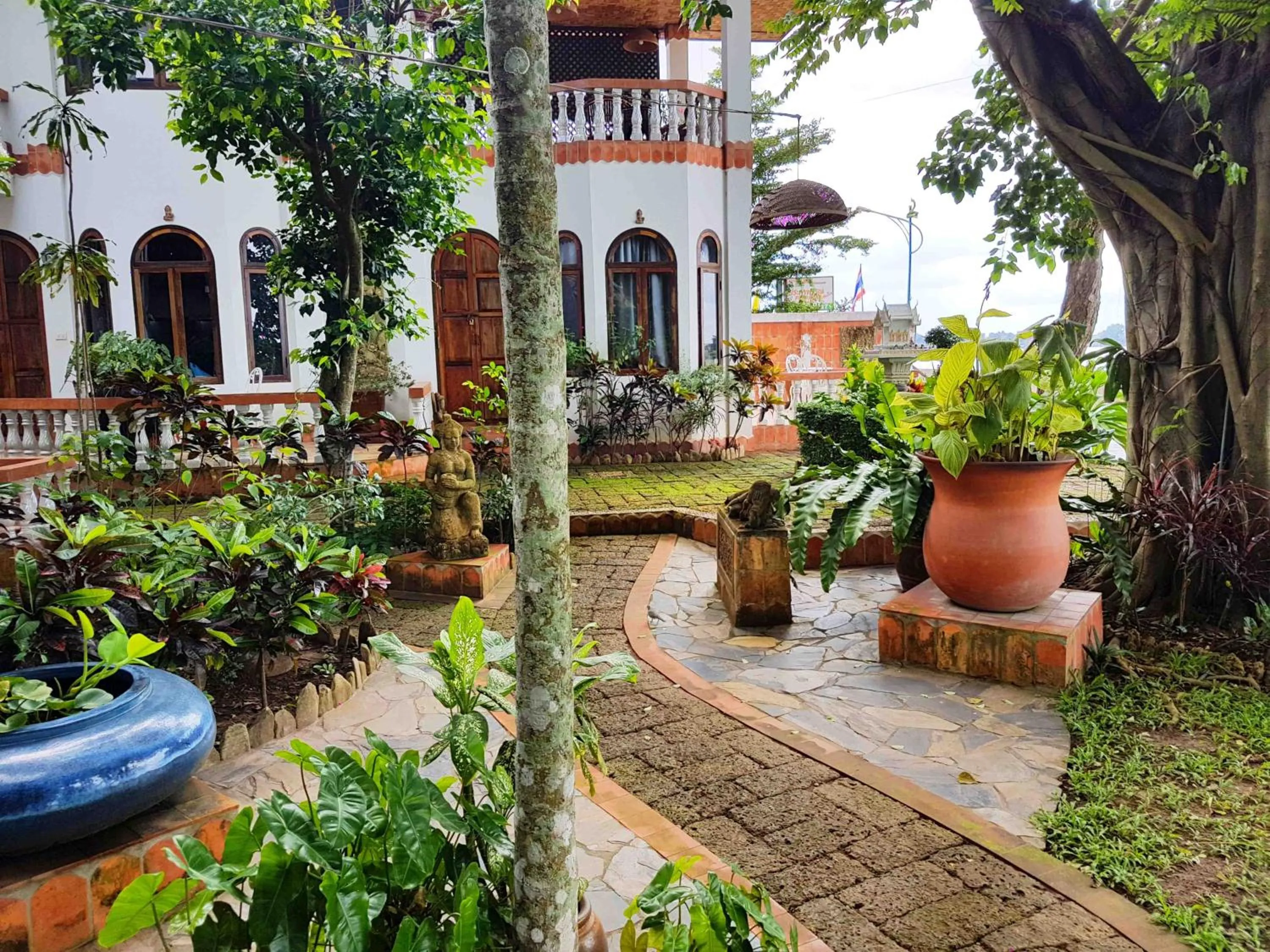 Facade/entrance in Mut Mee Garden Guest House