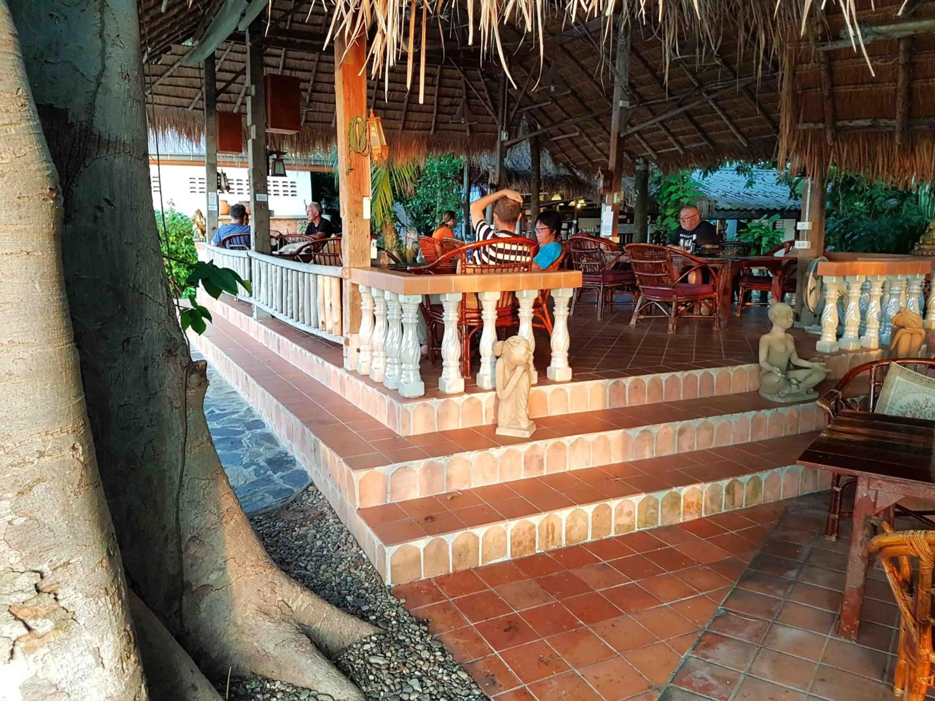 Restaurant/places to eat in Mut Mee Garden Guest House