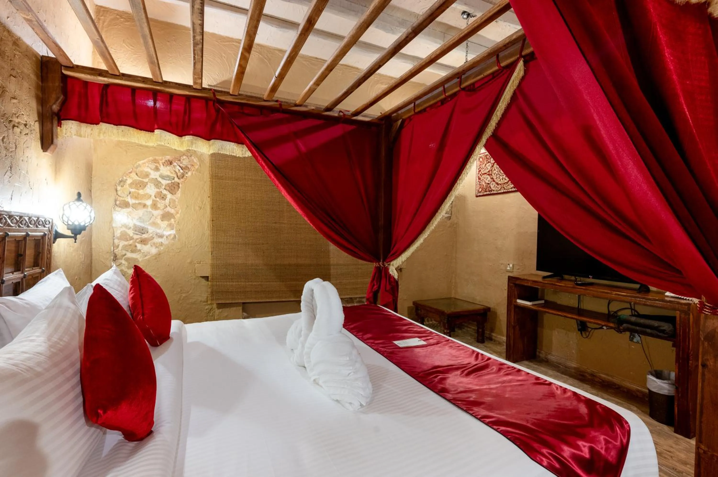 Bedroom, Bed in Ras Al Khaimah Hotel