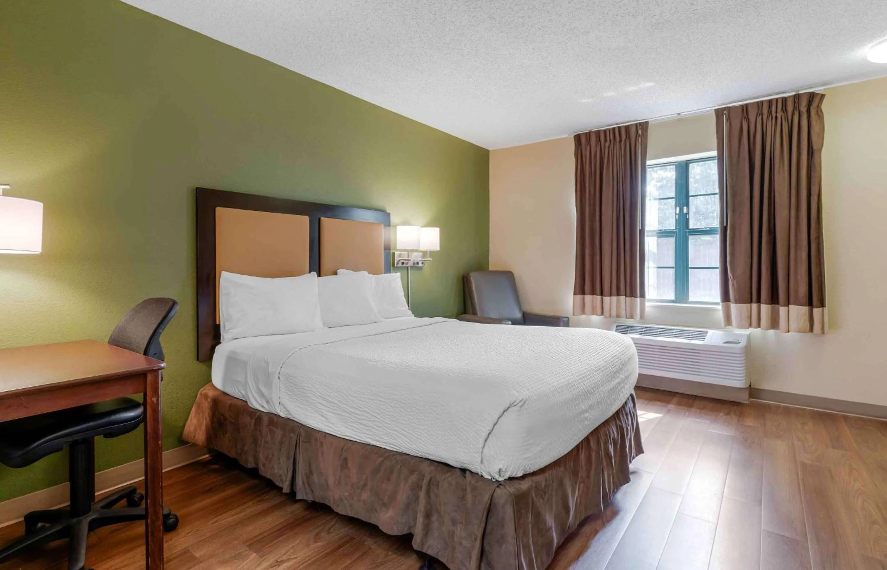 Bedroom, Bed in Extended Stay America Suites - Pleasant Hill - Buskirk Ave