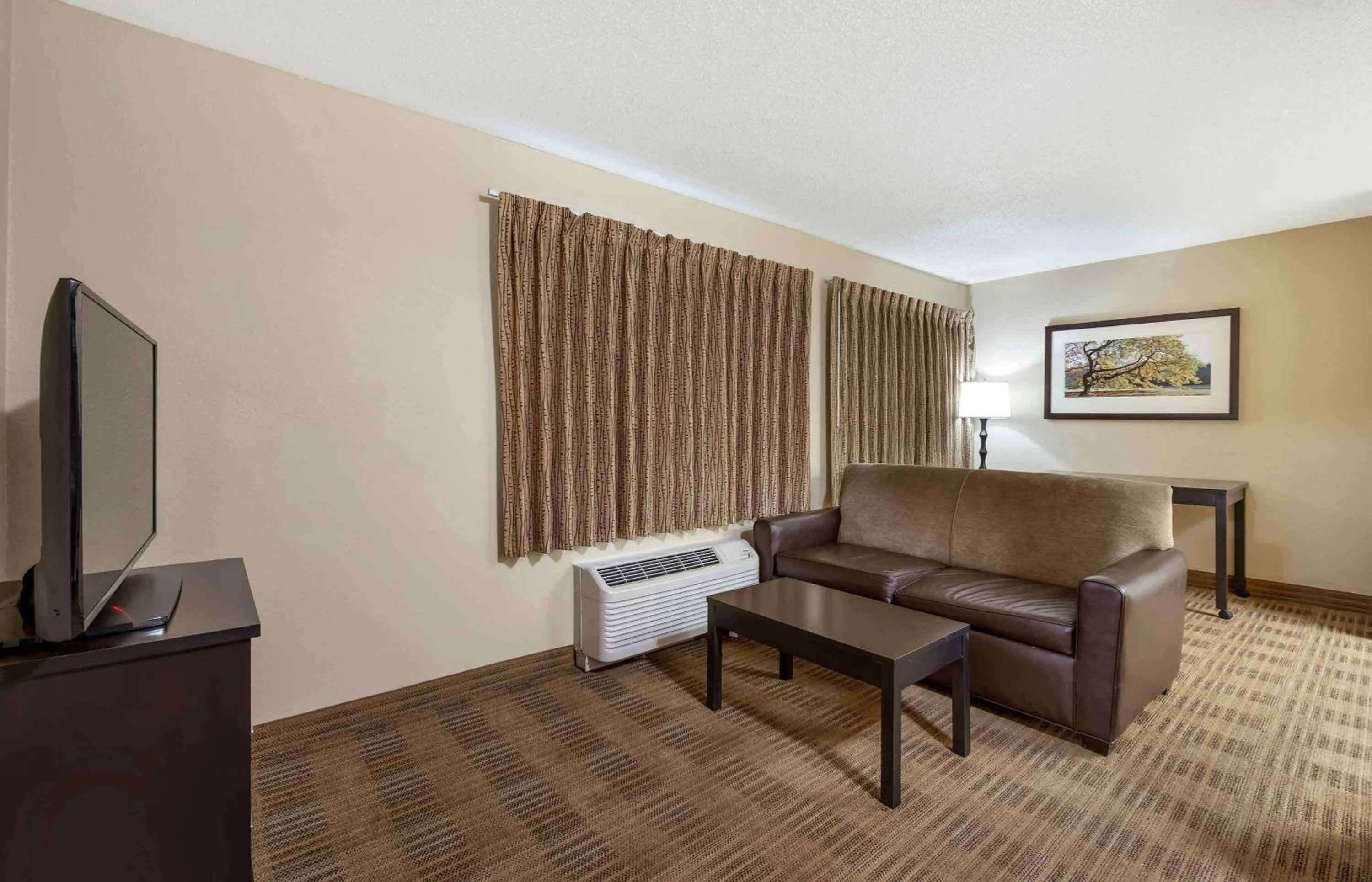 Bedroom in Extended Stay America Select Suites - Orlando - Lake Mary - 1040 Greenwood Blvd