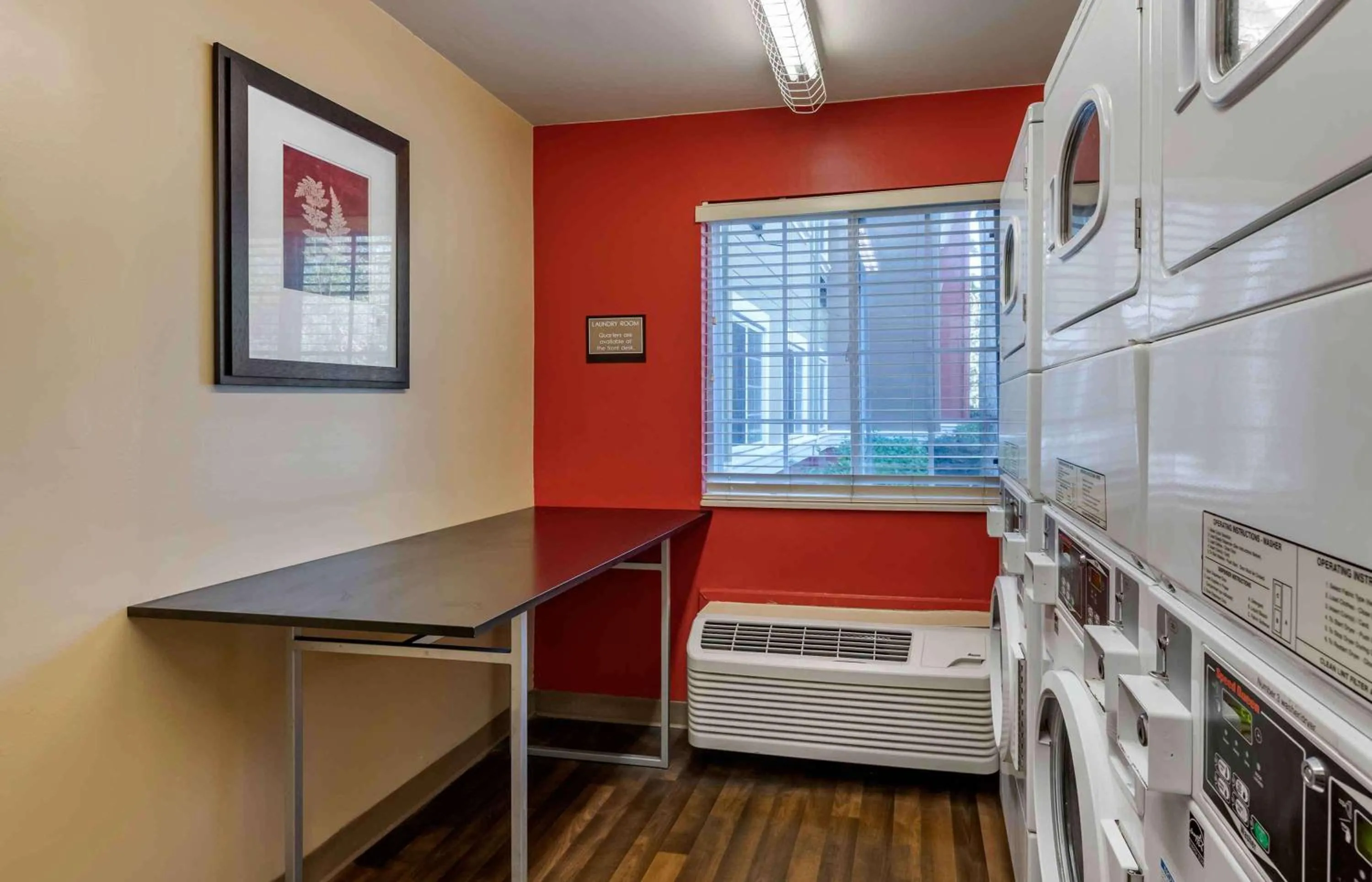 Property building in Extended Stay America Select Suites - Orlando - Lake Mary - 1040 Greenwood Blvd