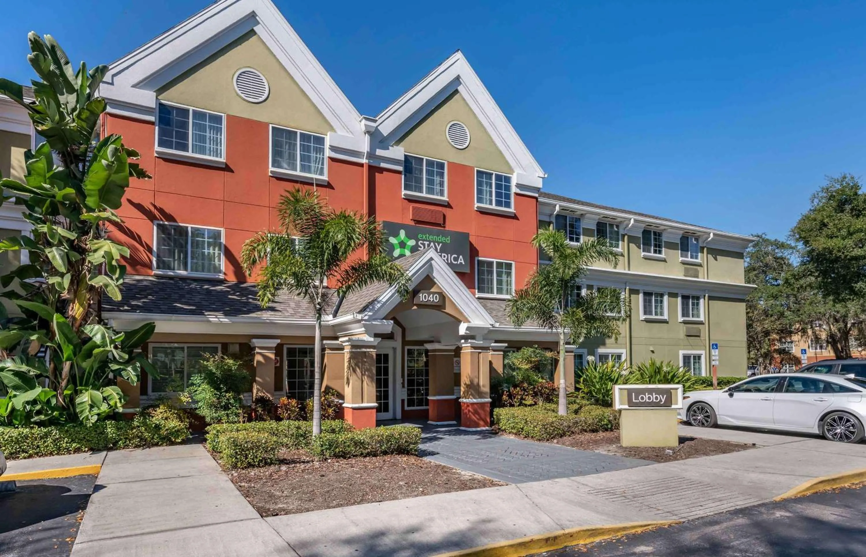 Property building in Extended Stay America Select Suites - Orlando - Lake Mary - 1040 Greenwood Blvd
