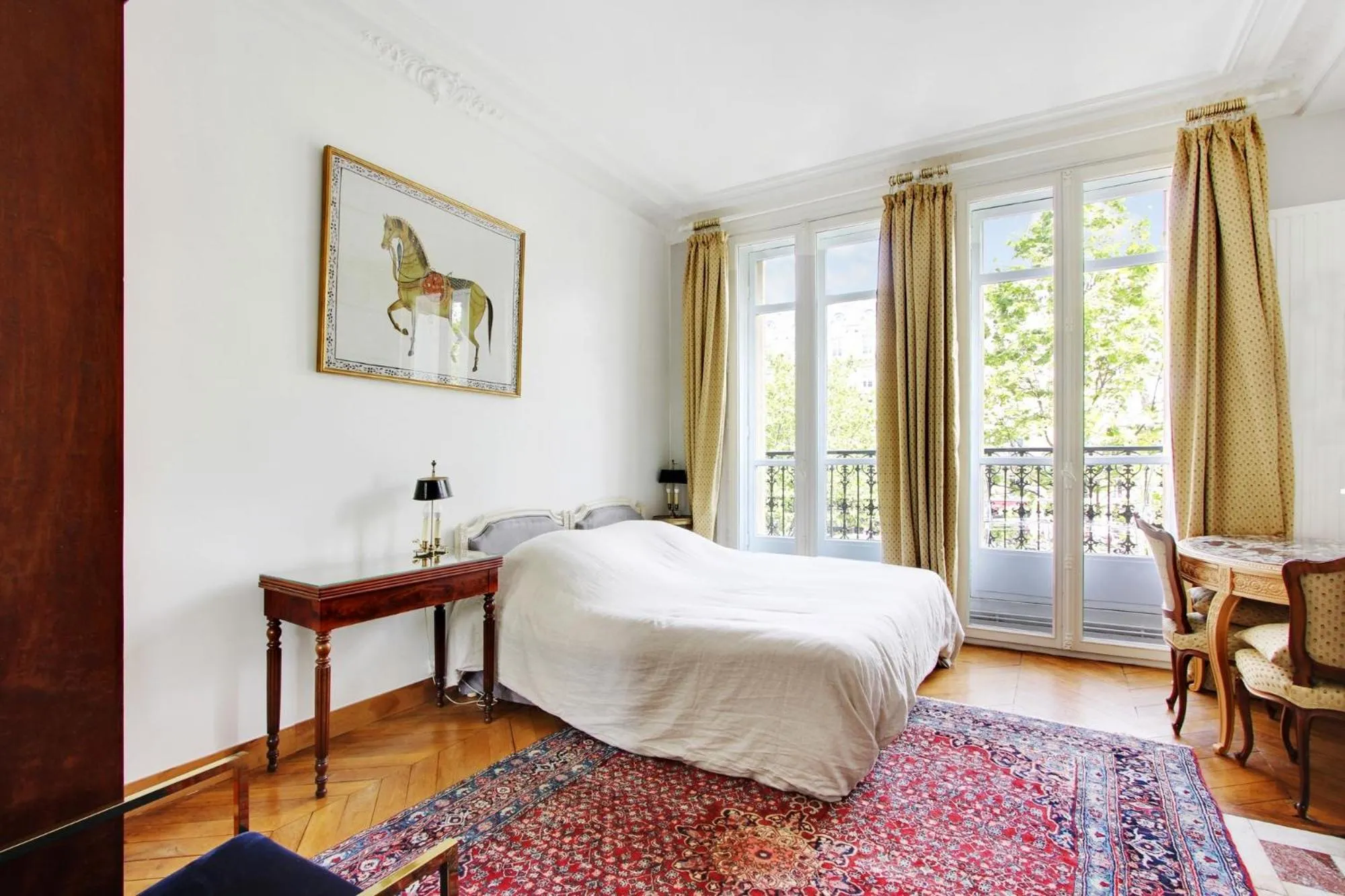 Bed in Suite junior avec balcon et vue sur Arc de Triomphe