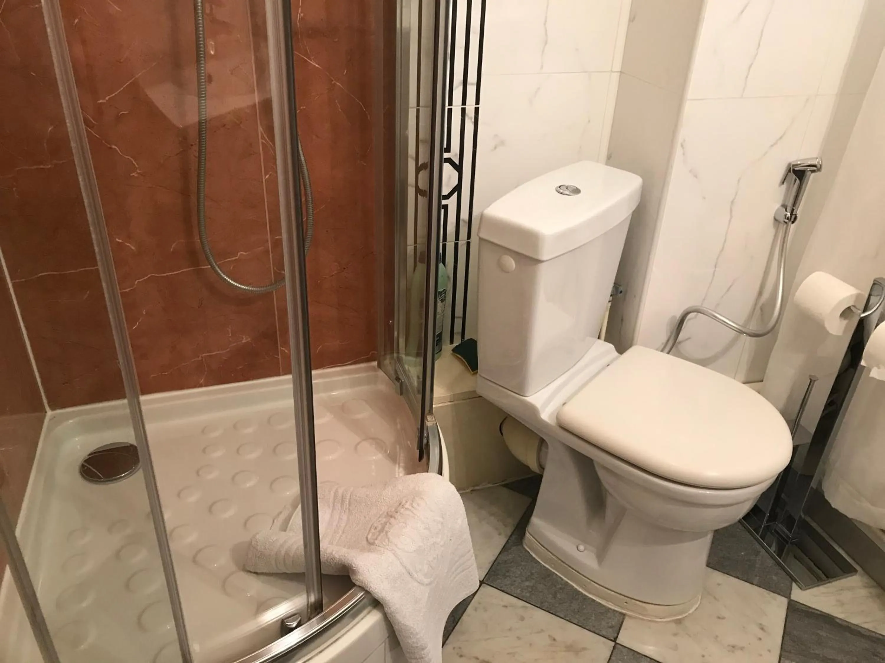 Suite junior avec balcon et vue sur Arc de Triomphe