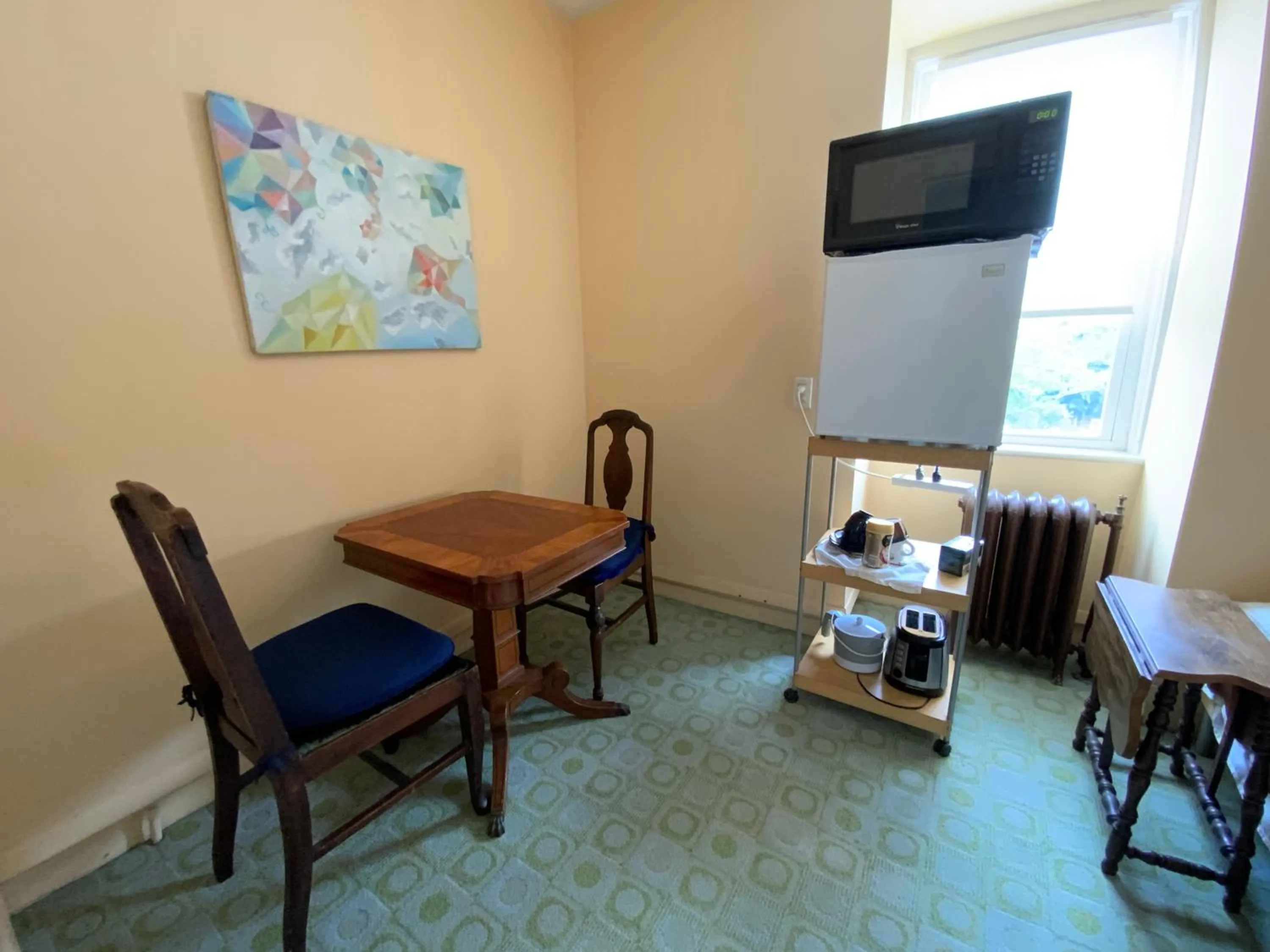 Dinner in Fort Pl B&B and Gallery