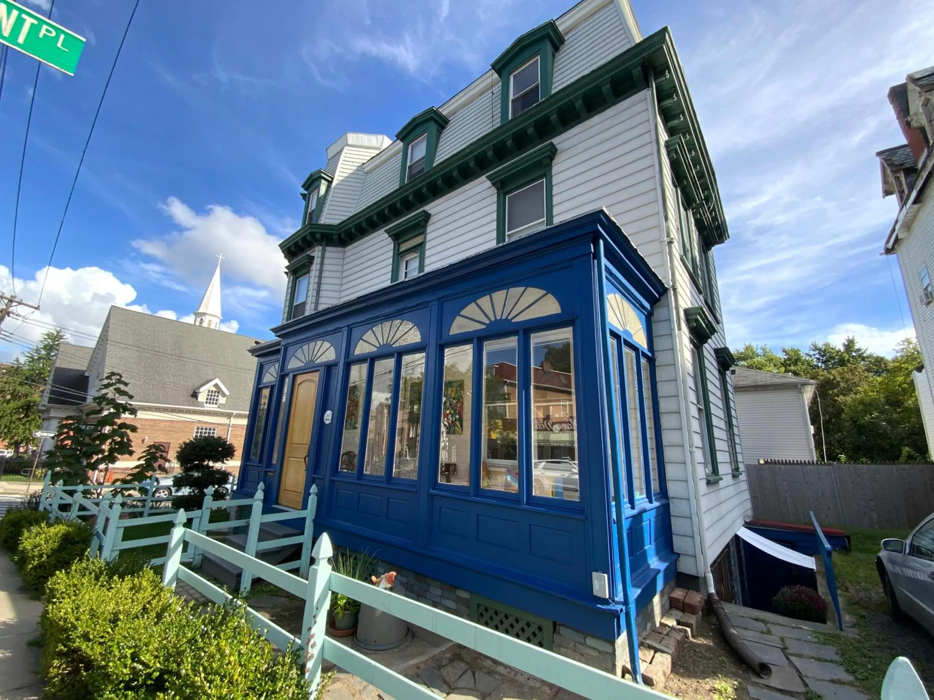 Property building in Fort Pl B&B and Gallery