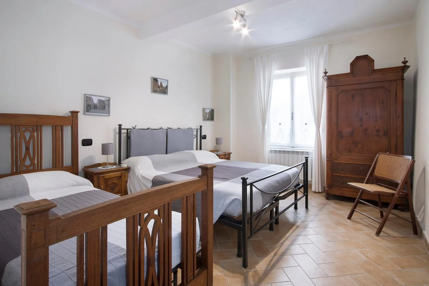 Photo of the whole room, Bed in b&b sotto le torri