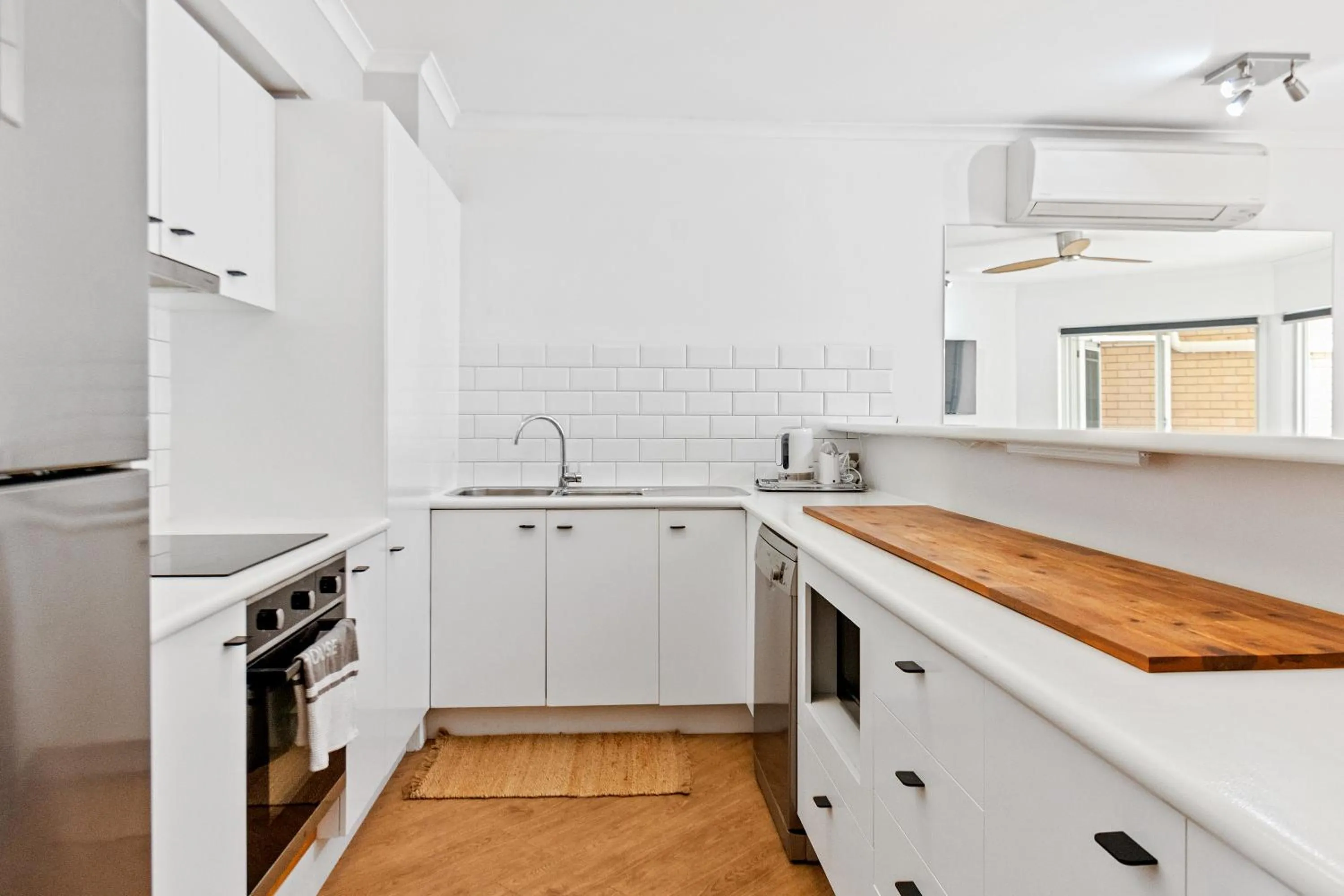 Kitchen or kitchenette in Serenity Apartments Noosa