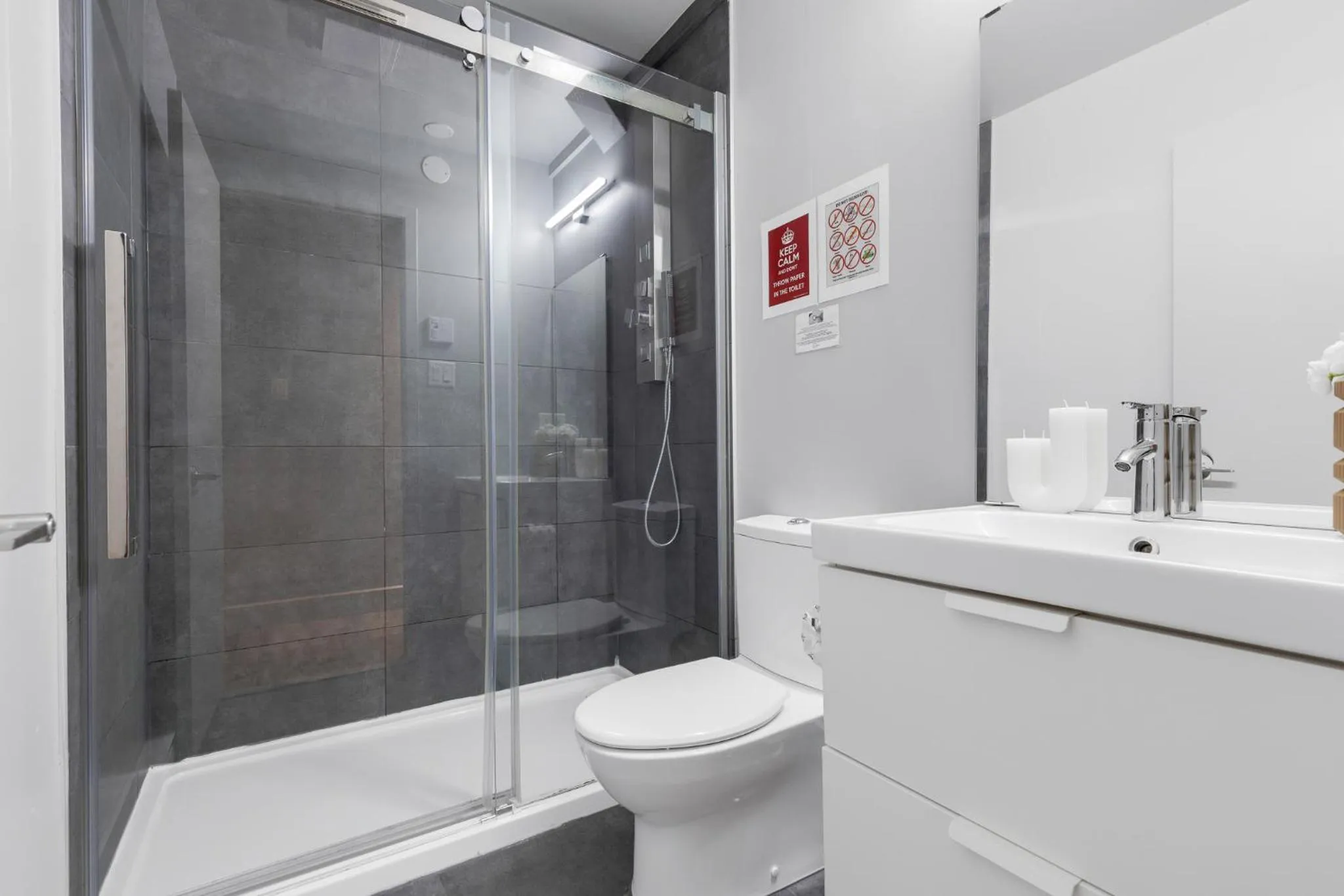 Shower in LiV MTL Urban