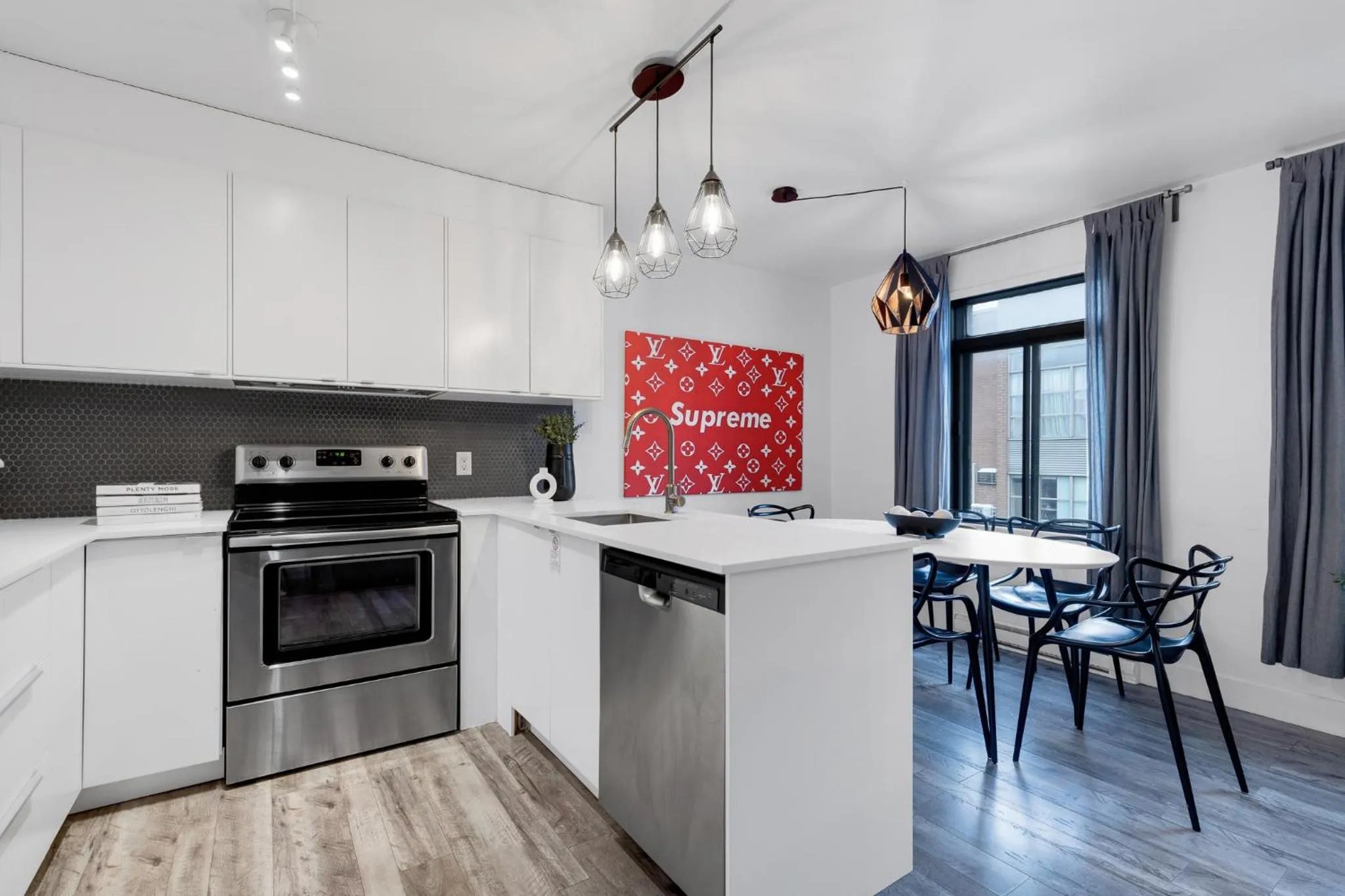 Coffee/tea facilities in LiV MTL Urban