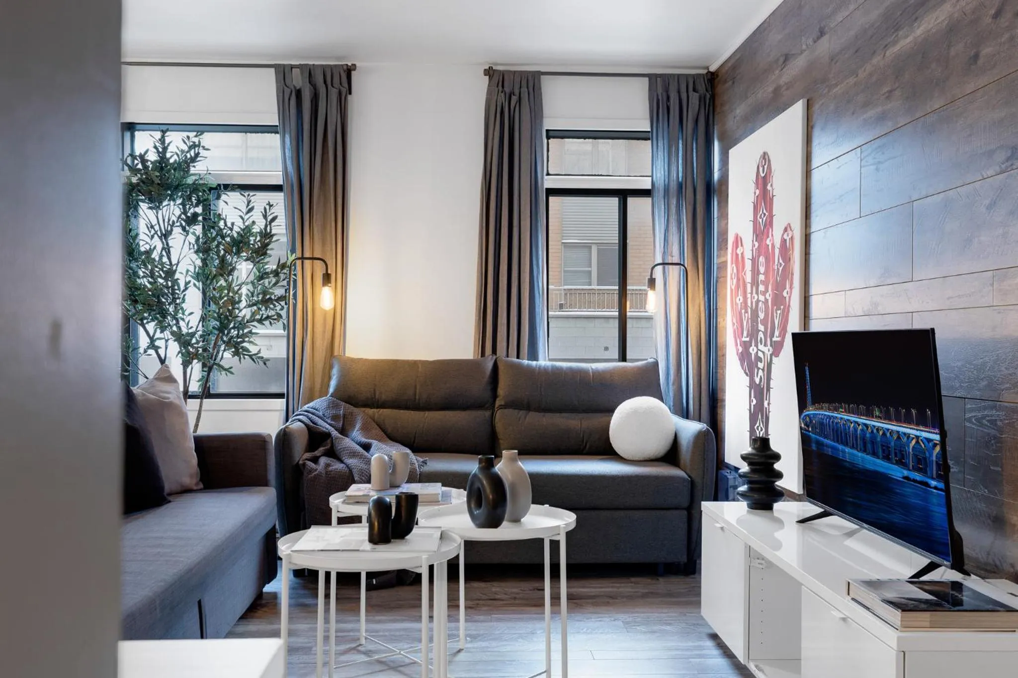 Communal lounge/ TV room in LiV MTL Urban